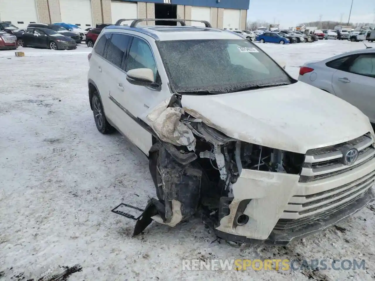 1 Photograph of a damaged car 5TDJGRFH9KS064331 TOYOTA HIGHLANDER 2019