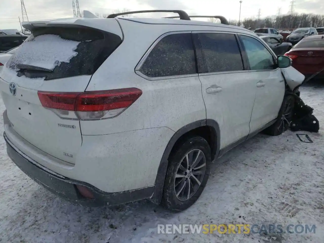 4 Photograph of a damaged car 5TDJGRFH9KS064331 TOYOTA HIGHLANDER 2019