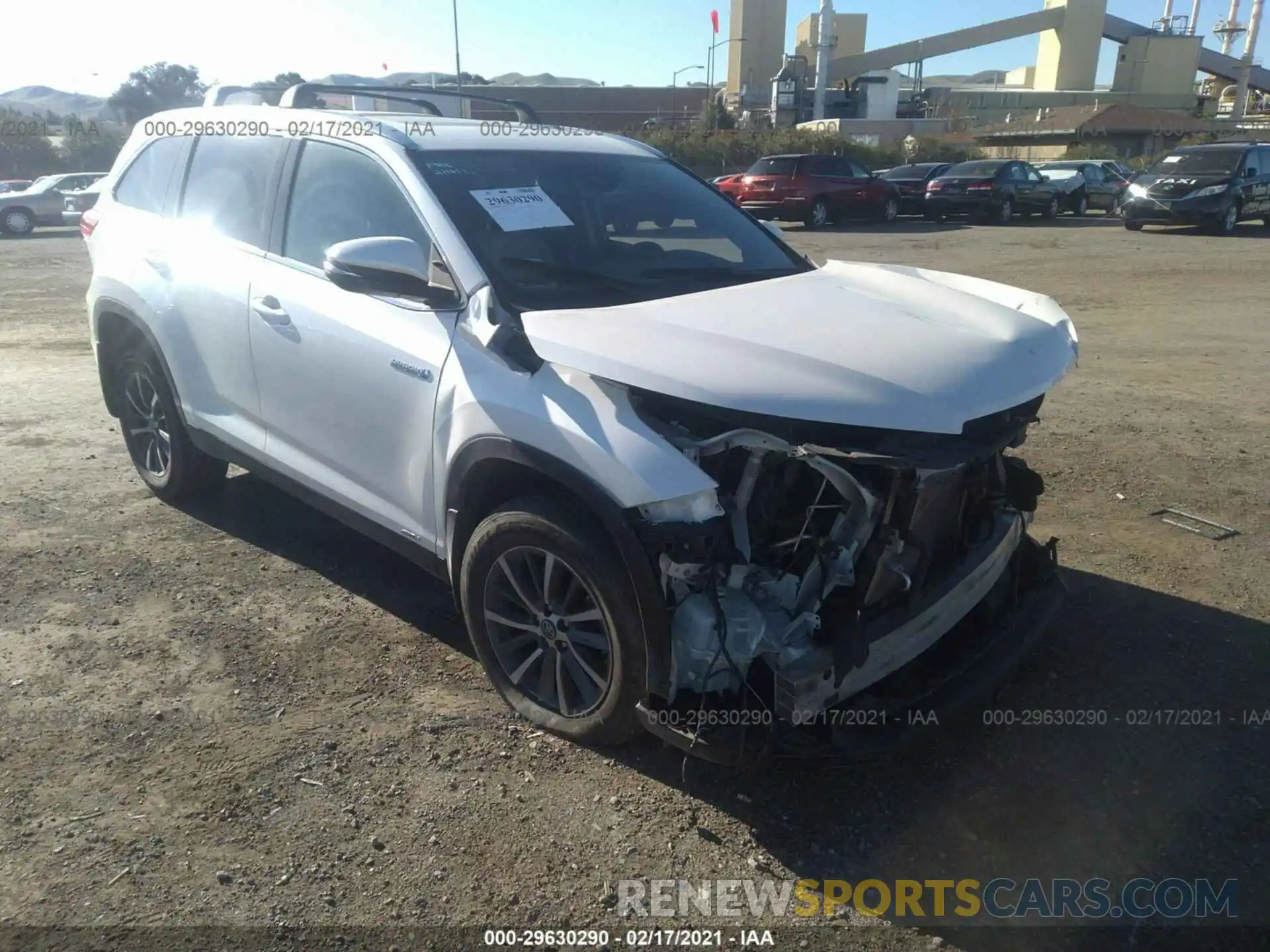 1 Photograph of a damaged car 5TDJGRFH9KS064748 TOYOTA HIGHLANDER 2019