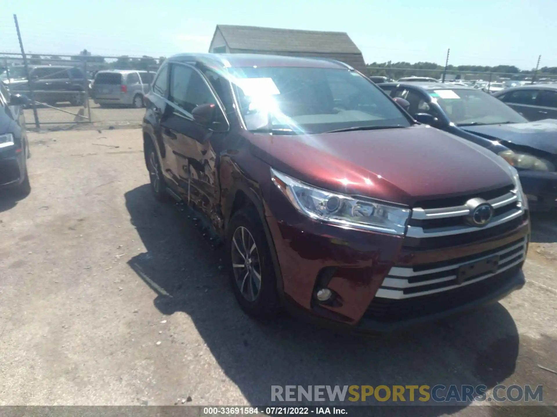 1 Photograph of a damaged car 5TDJGRFH9KS068315 TOYOTA HIGHLANDER 2019