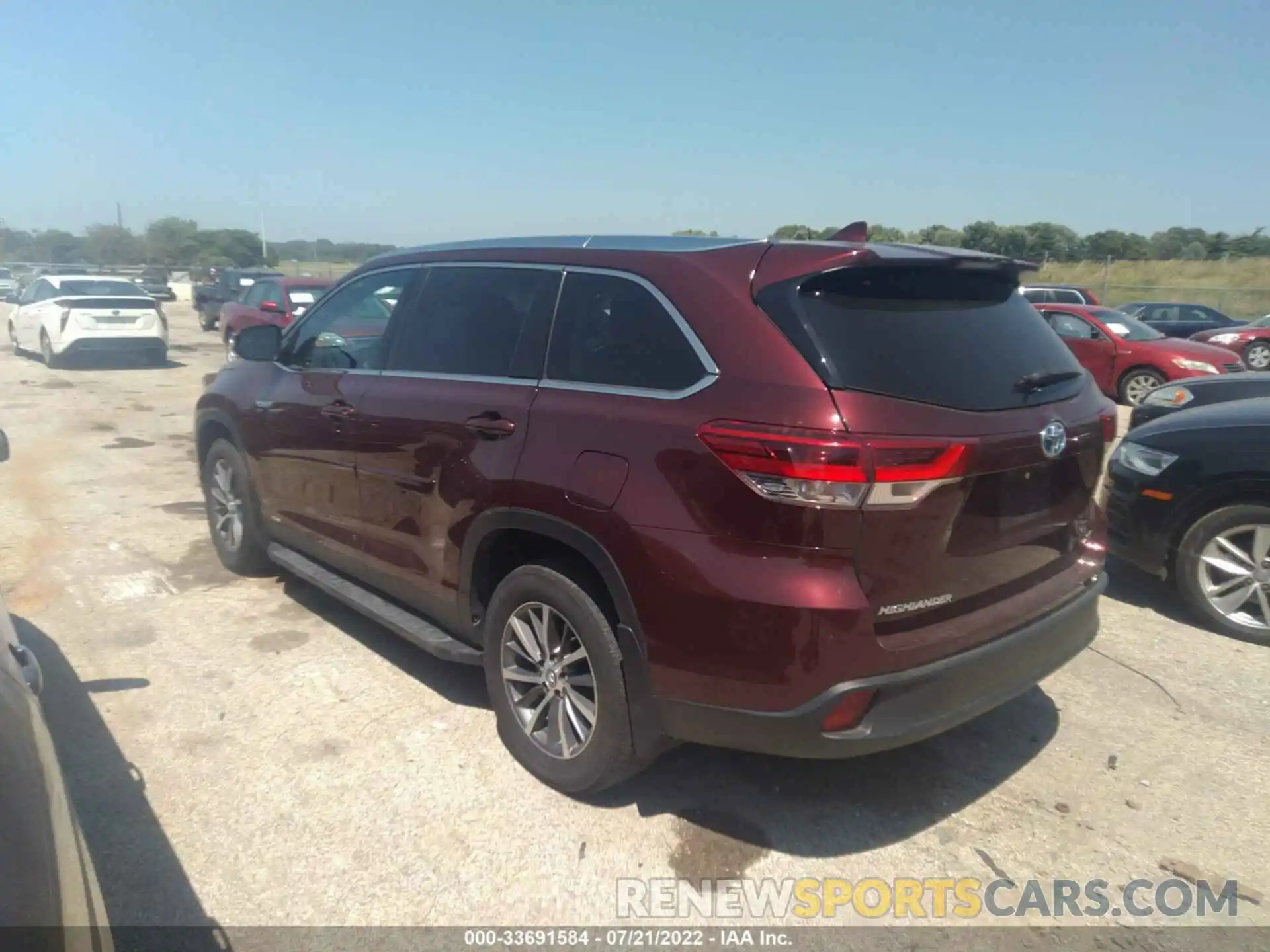 3 Photograph of a damaged car 5TDJGRFH9KS068315 TOYOTA HIGHLANDER 2019