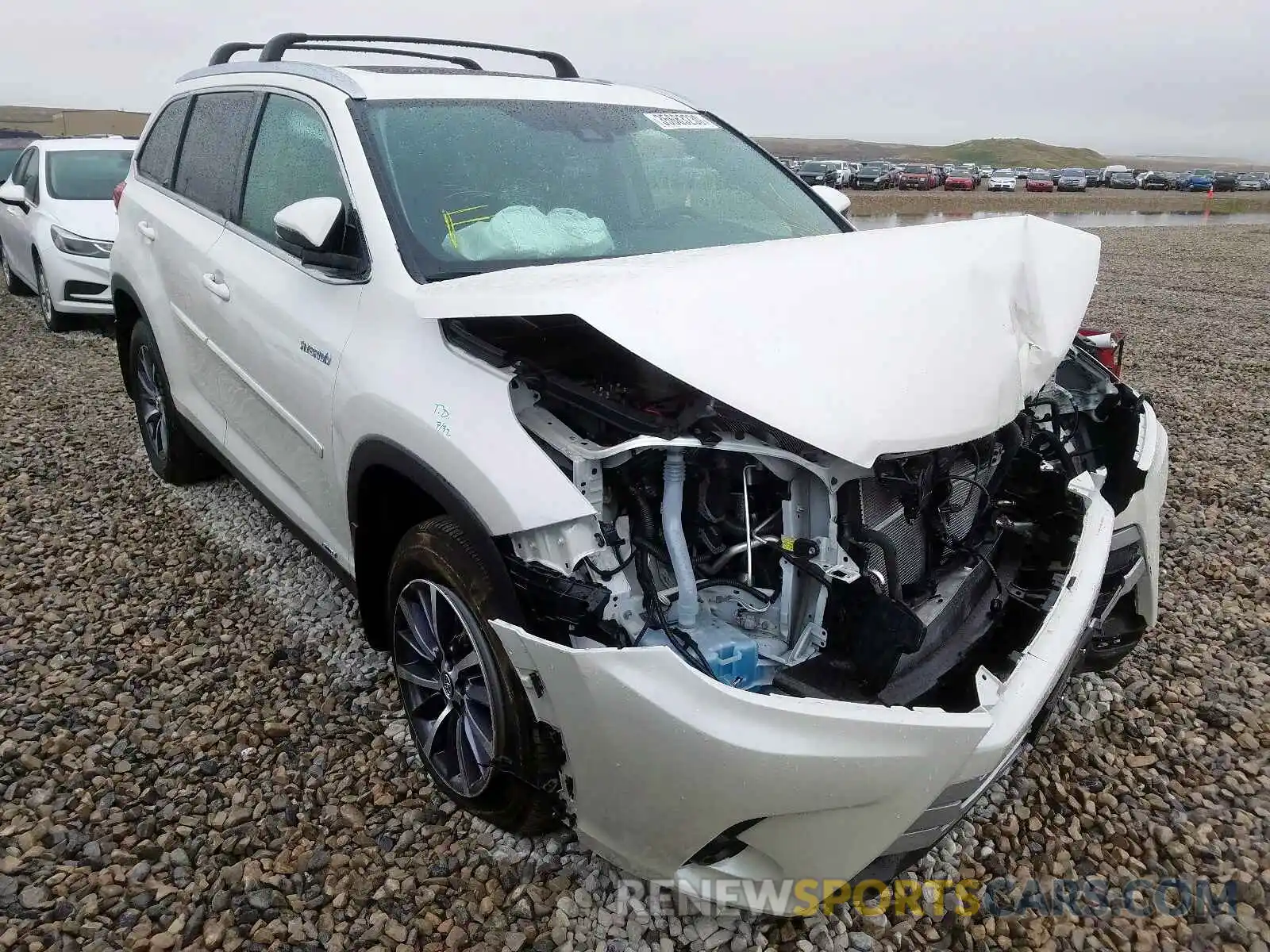 1 Photograph of a damaged car 5TDJGRFH9KS070548 TOYOTA HIGHLANDER 2019