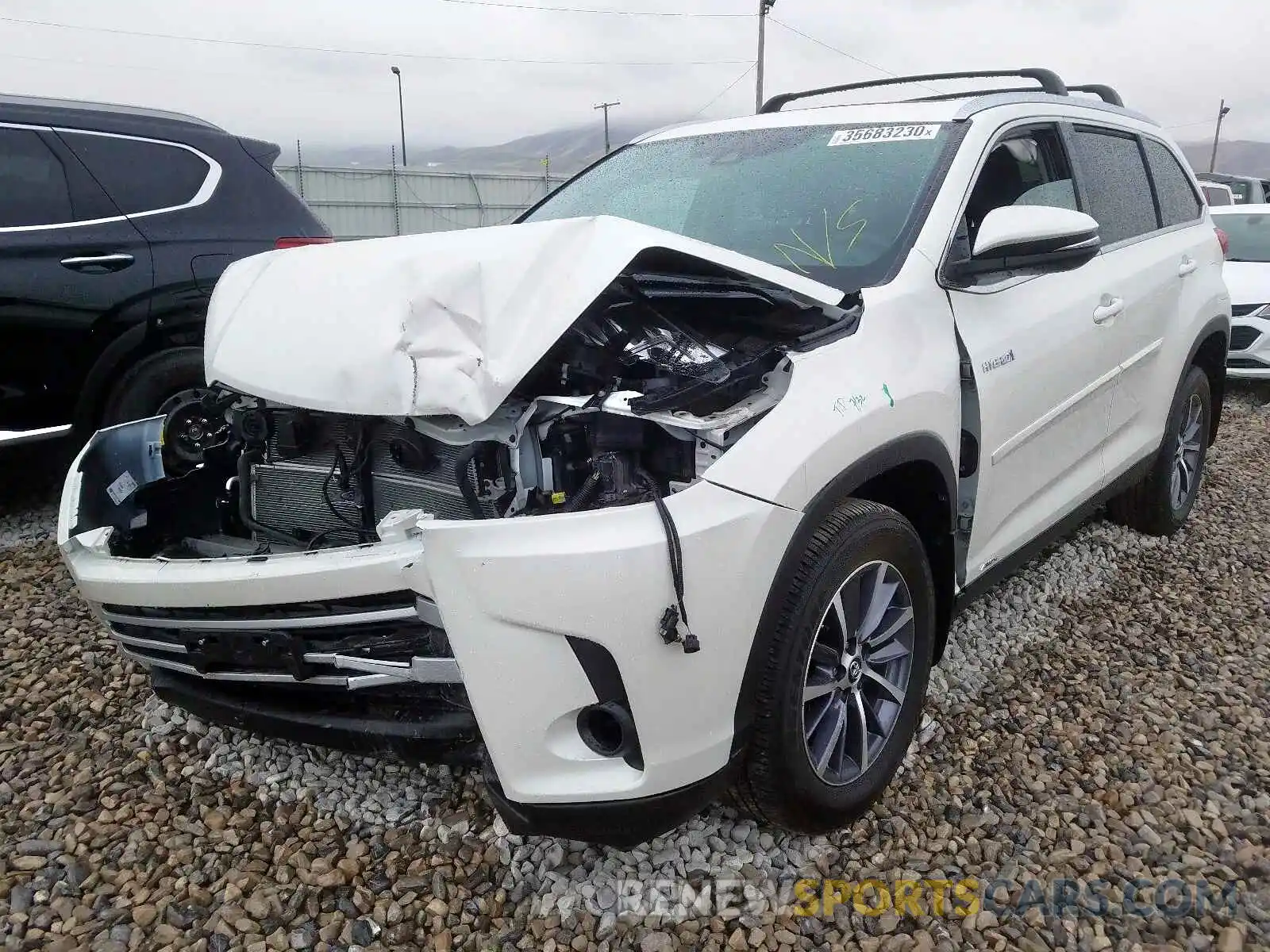 2 Photograph of a damaged car 5TDJGRFH9KS070548 TOYOTA HIGHLANDER 2019