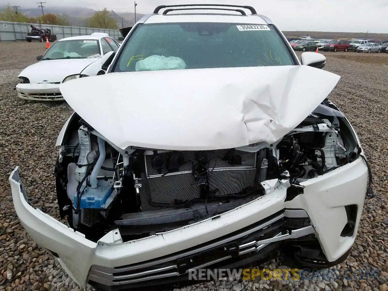 7 Photograph of a damaged car 5TDJGRFH9KS070548 TOYOTA HIGHLANDER 2019