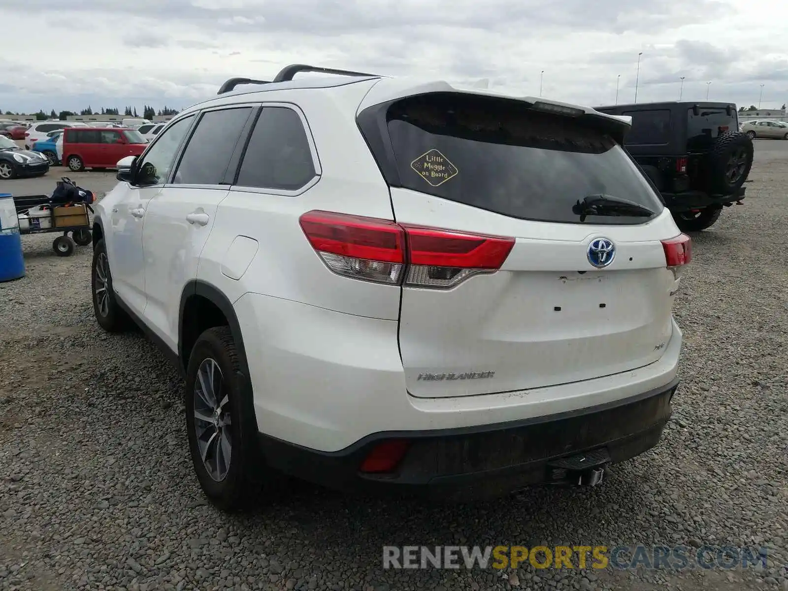 3 Photograph of a damaged car 5TDJGRFH9KS072123 TOYOTA HIGHLANDER 2019