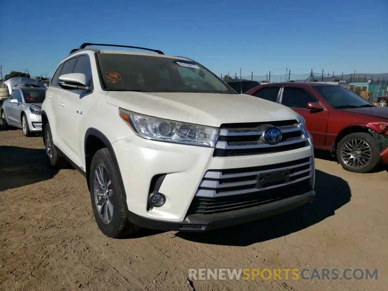 1 Photograph of a damaged car 5TDJGRFH9KS072736 TOYOTA HIGHLANDER 2019