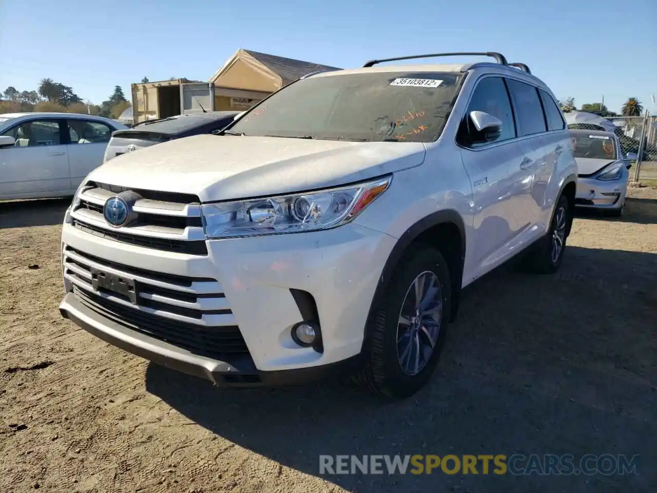 2 Photograph of a damaged car 5TDJGRFH9KS072736 TOYOTA HIGHLANDER 2019