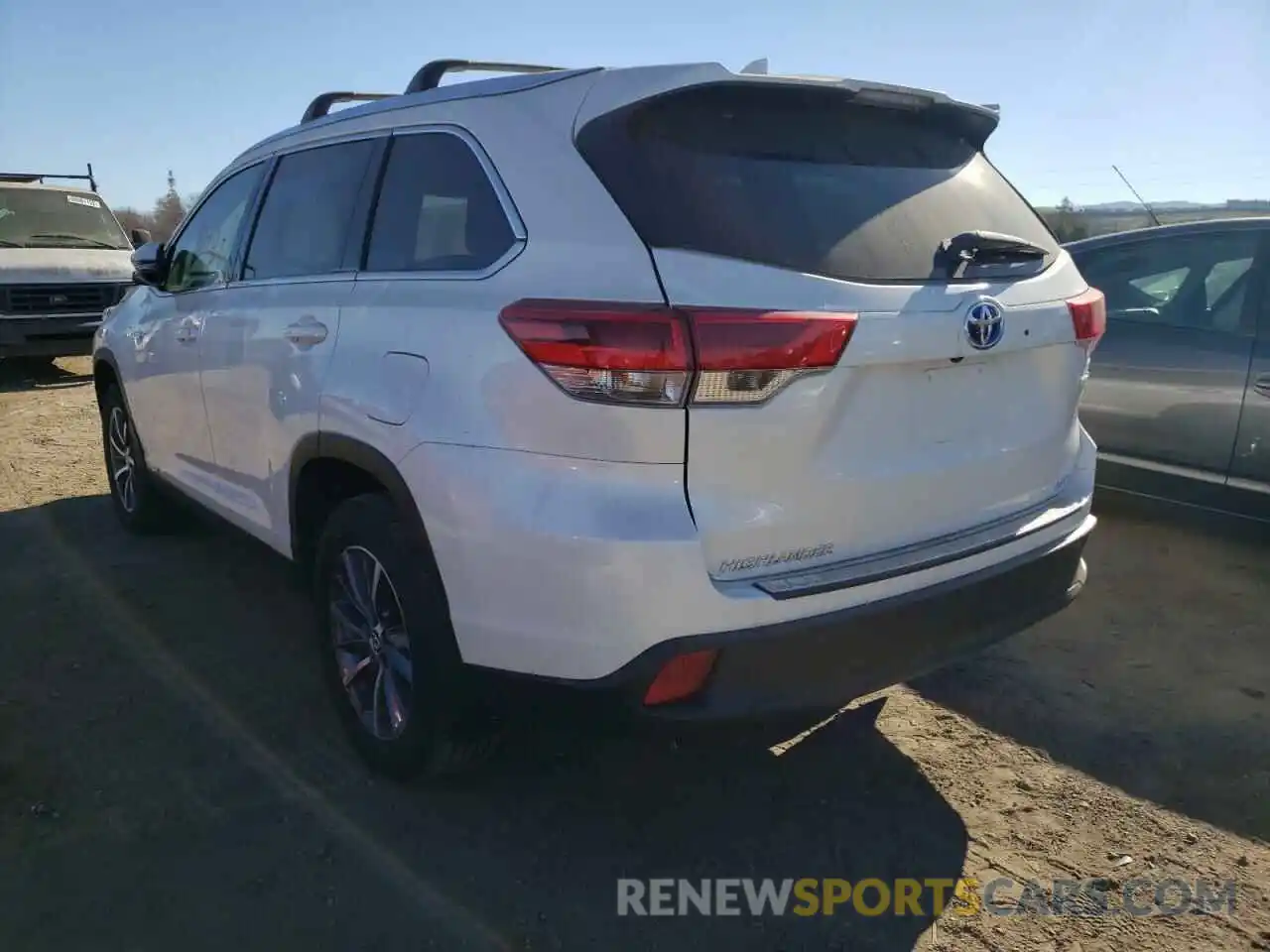 3 Photograph of a damaged car 5TDJGRFH9KS072736 TOYOTA HIGHLANDER 2019