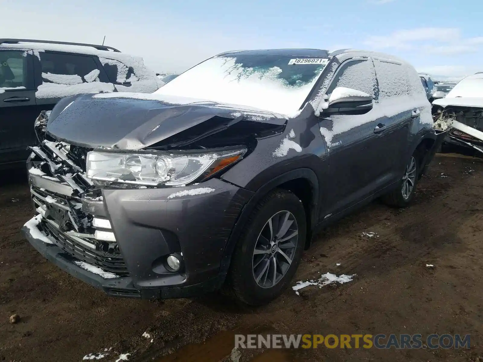 2 Photograph of a damaged car 5TDJGRFH9KS075068 TOYOTA HIGHLANDER 2019