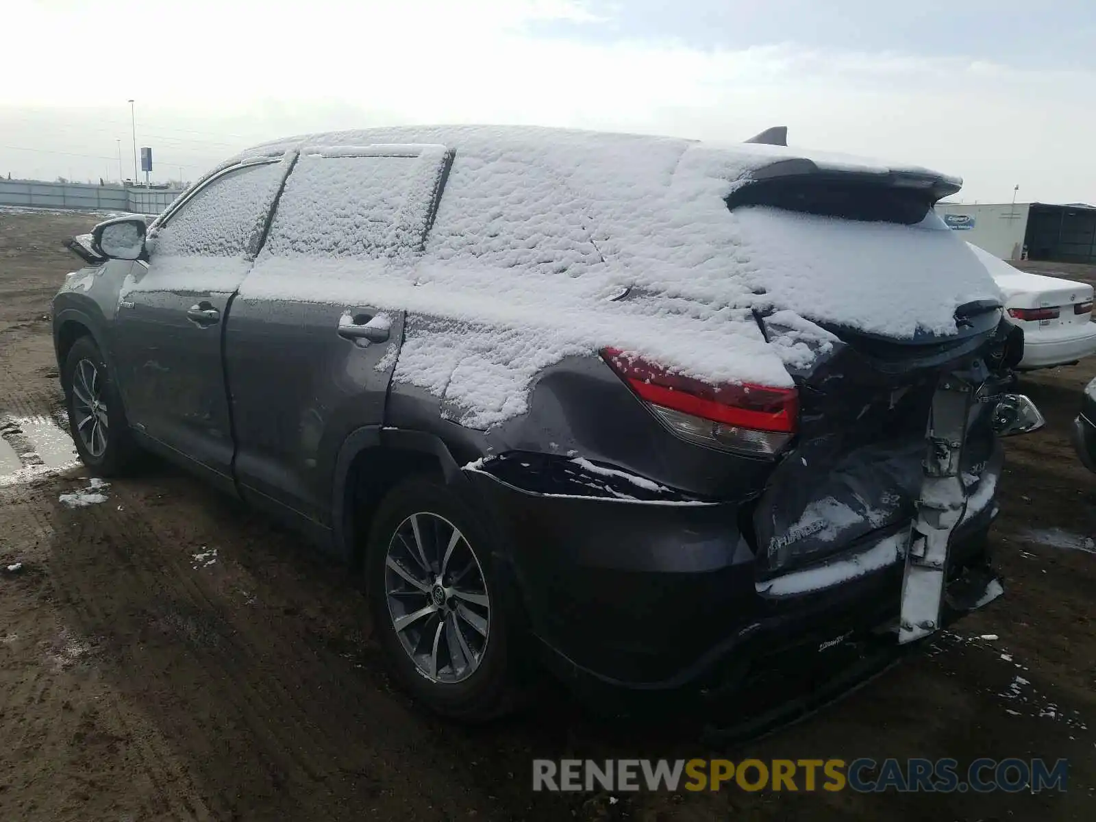 3 Photograph of a damaged car 5TDJGRFH9KS075068 TOYOTA HIGHLANDER 2019