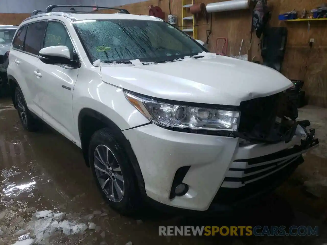 1 Photograph of a damaged car 5TDJGRFH9KS077452 TOYOTA HIGHLANDER 2019