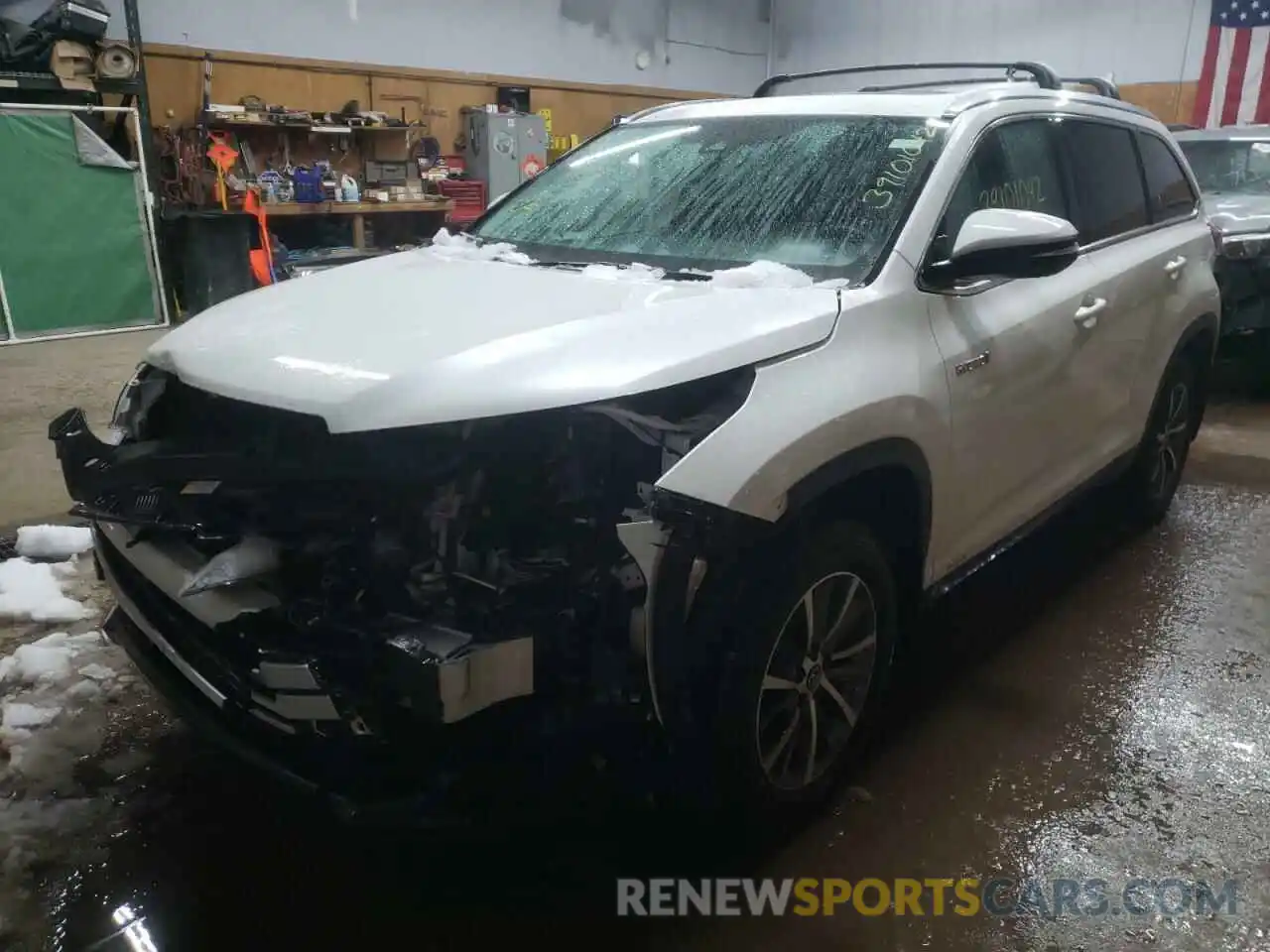 2 Photograph of a damaged car 5TDJGRFH9KS077452 TOYOTA HIGHLANDER 2019