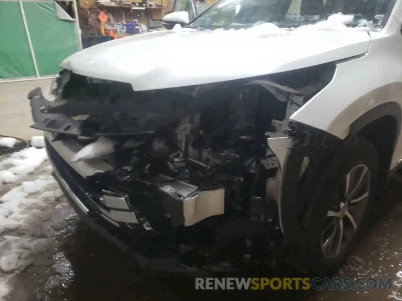 9 Photograph of a damaged car 5TDJGRFH9KS077452 TOYOTA HIGHLANDER 2019