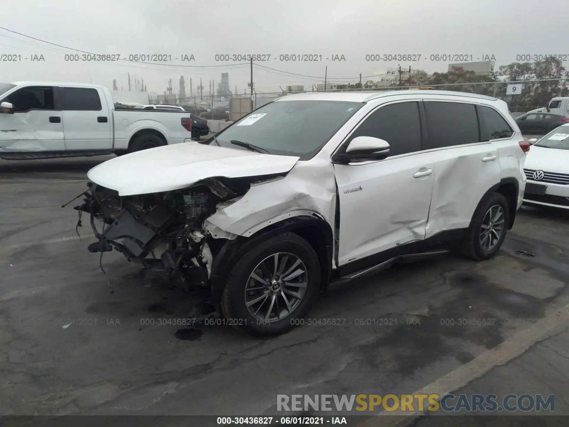 2 Photograph of a damaged car 5TDJGRFHXKS053810 TOYOTA HIGHLANDER 2019