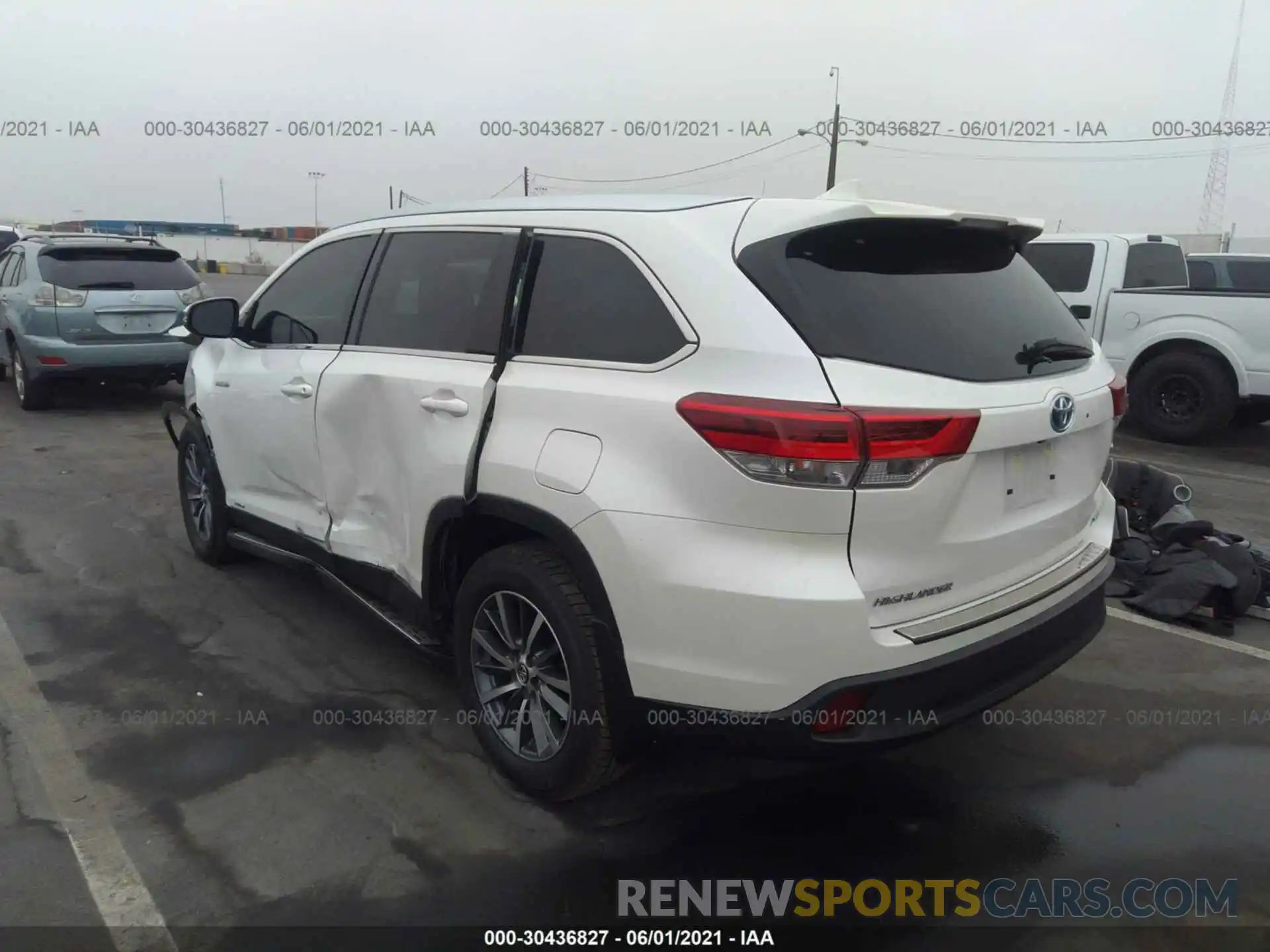 3 Photograph of a damaged car 5TDJGRFHXKS053810 TOYOTA HIGHLANDER 2019