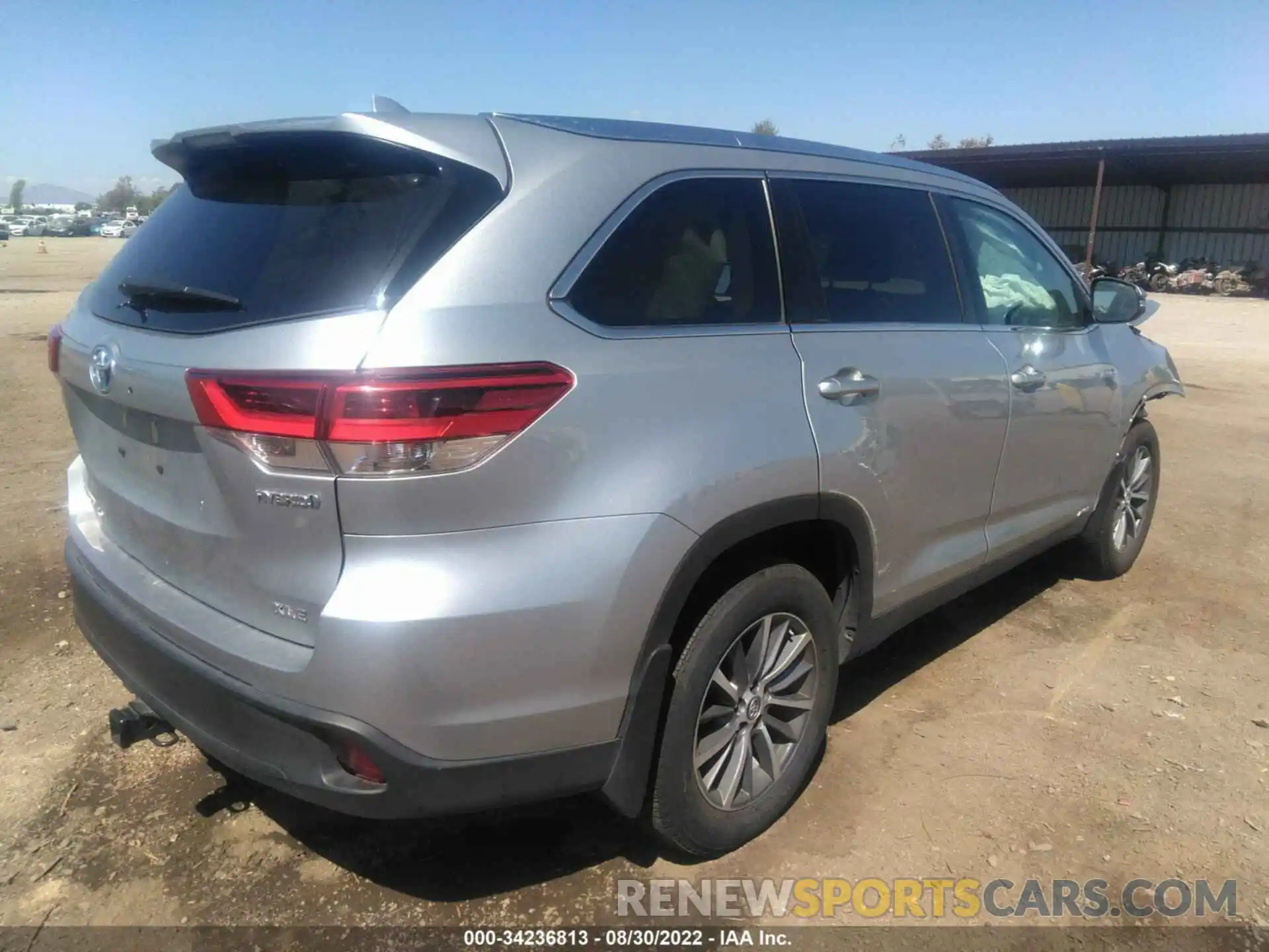 4 Photograph of a damaged car 5TDJGRFHXKS064550 TOYOTA HIGHLANDER 2019