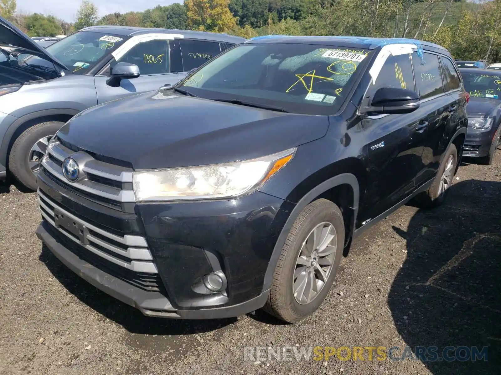 2 Photograph of a damaged car 5TDJGRFHXKS066914 TOYOTA HIGHLANDER 2019