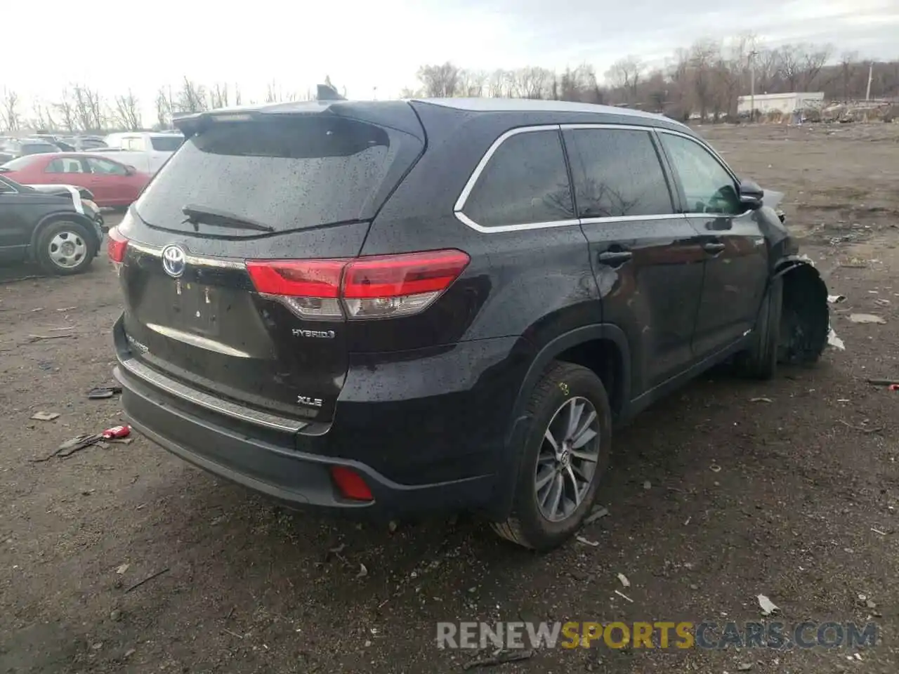 4 Photograph of a damaged car 5TDJGRFHXKS067500 TOYOTA HIGHLANDER 2019