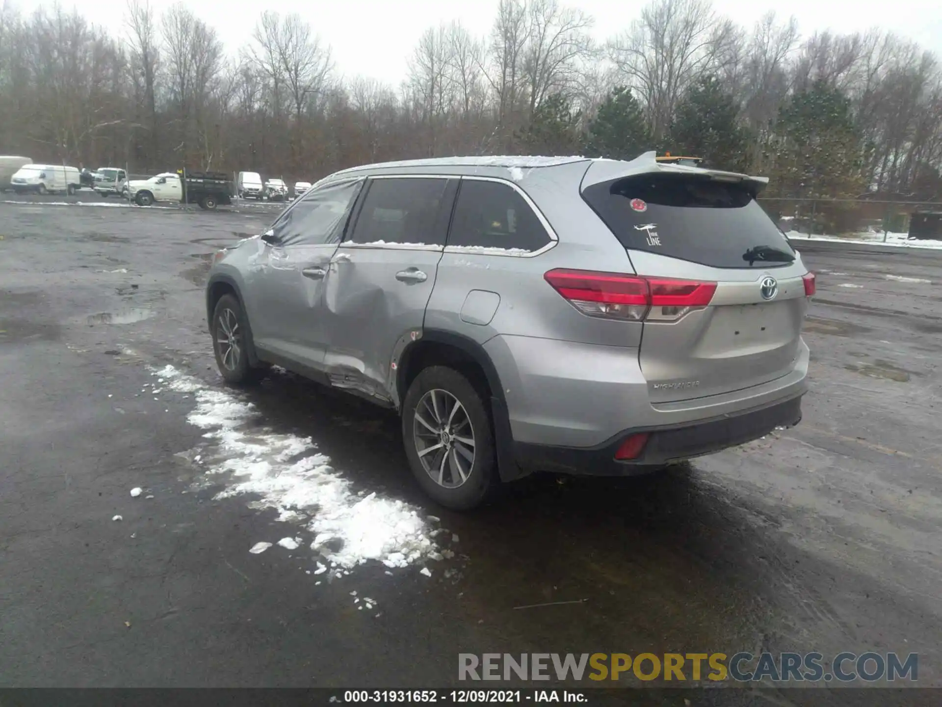 3 Photograph of a damaged car 5TDJGRFHXKS070588 TOYOTA HIGHLANDER 2019