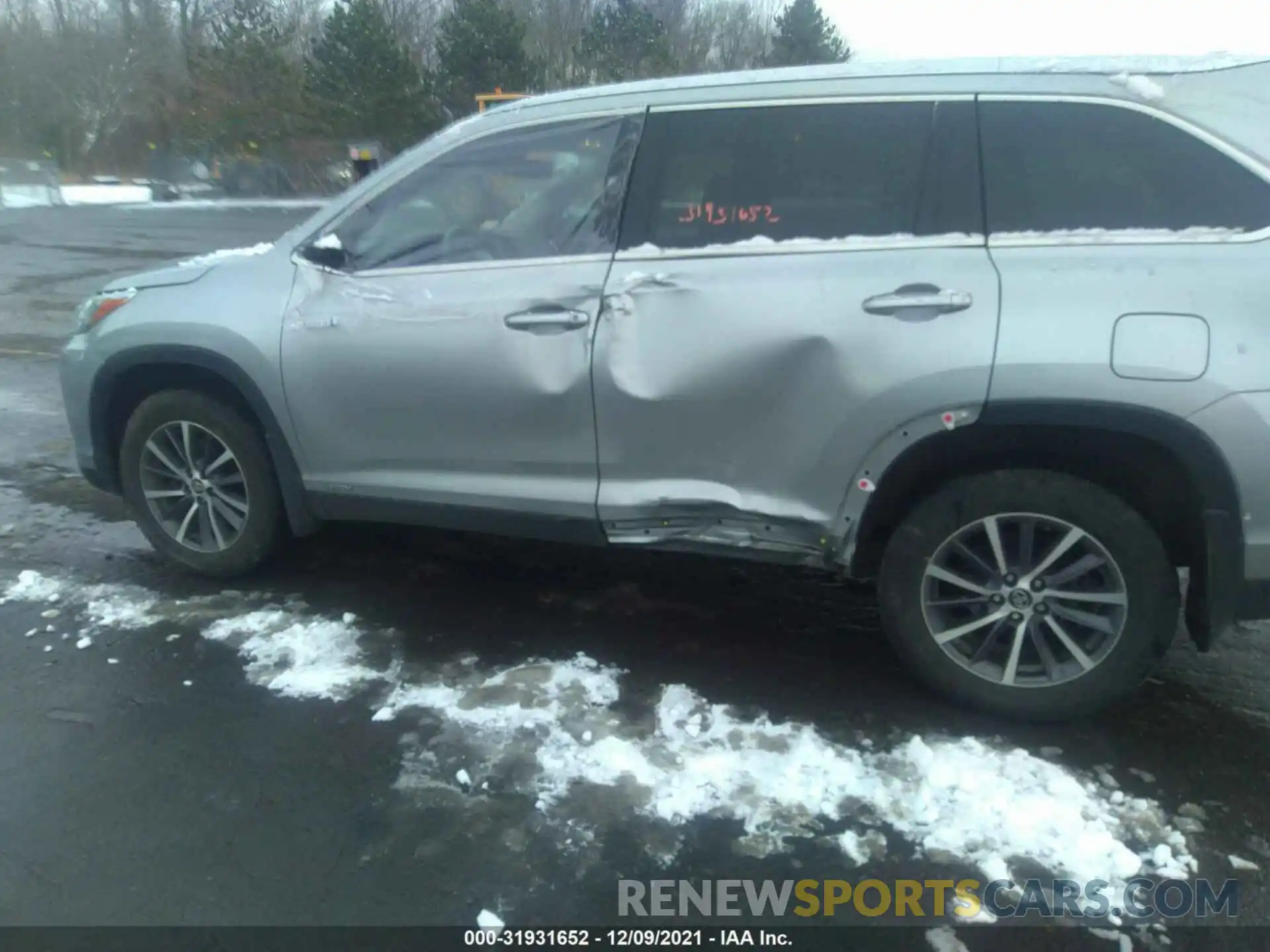 6 Photograph of a damaged car 5TDJGRFHXKS070588 TOYOTA HIGHLANDER 2019