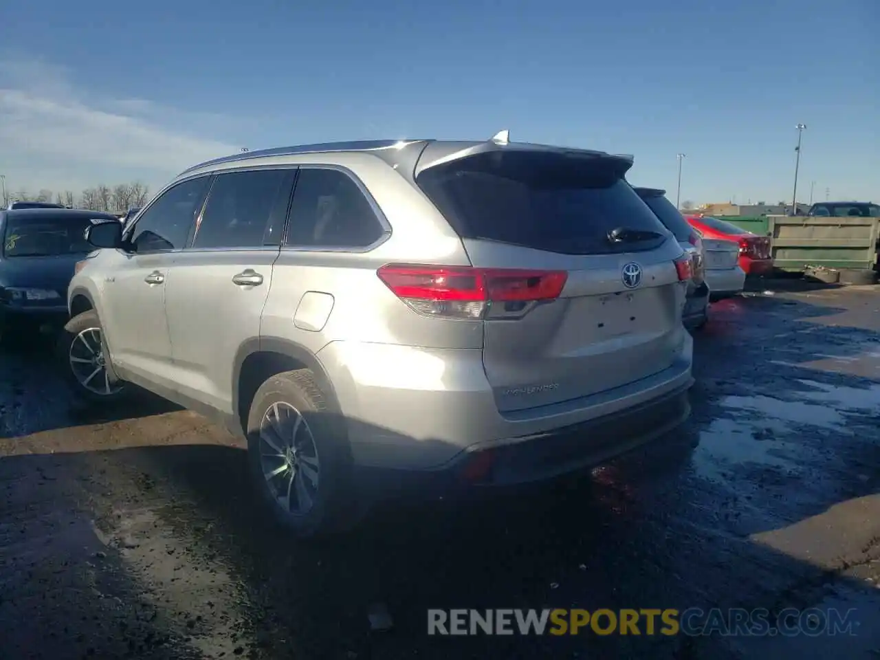 3 Photograph of a damaged car 5TDJGRFHXKS075922 TOYOTA HIGHLANDER 2019