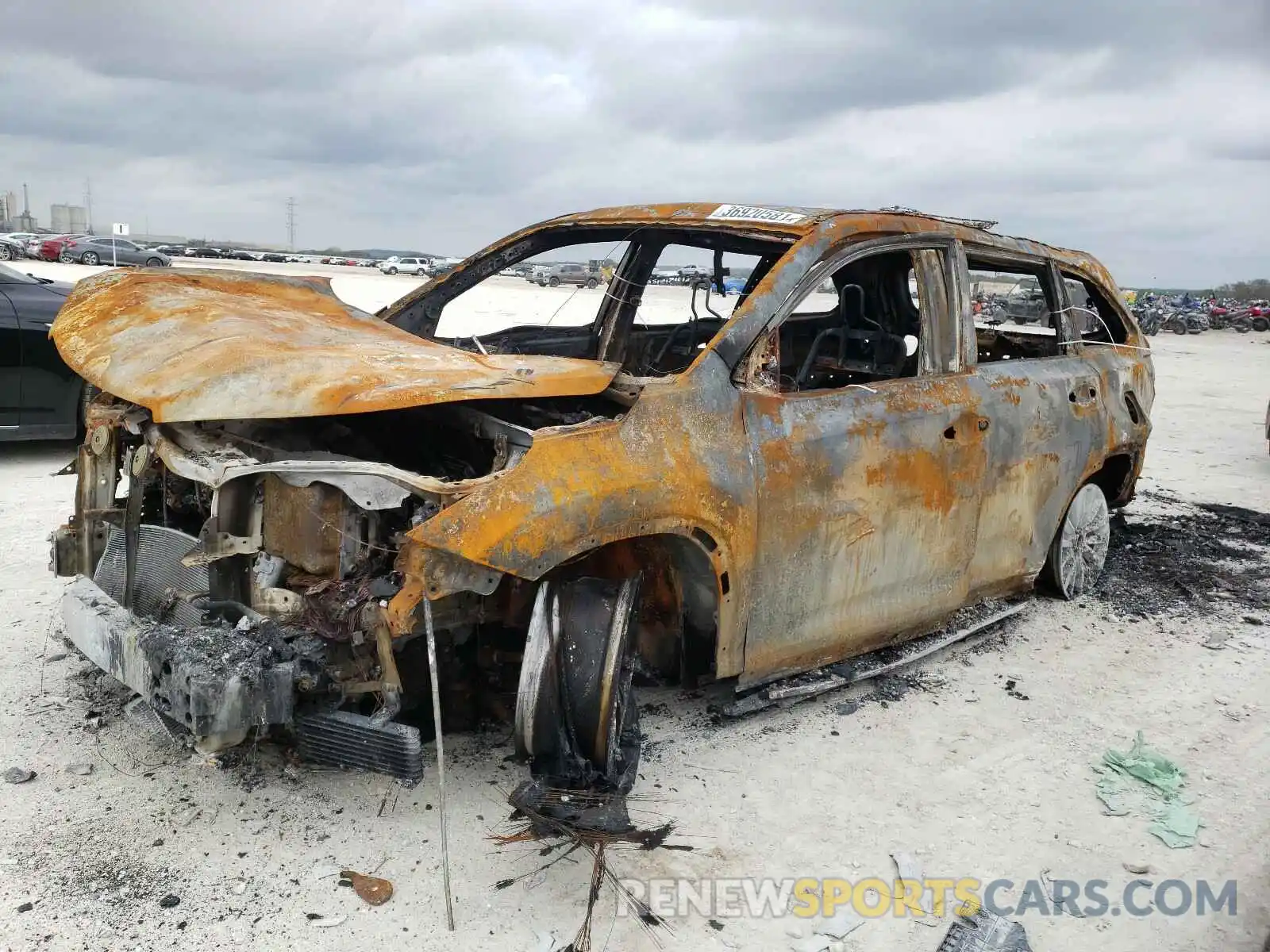 2 Photograph of a damaged car 5TDJGRFHXKS076374 TOYOTA HIGHLANDER 2019