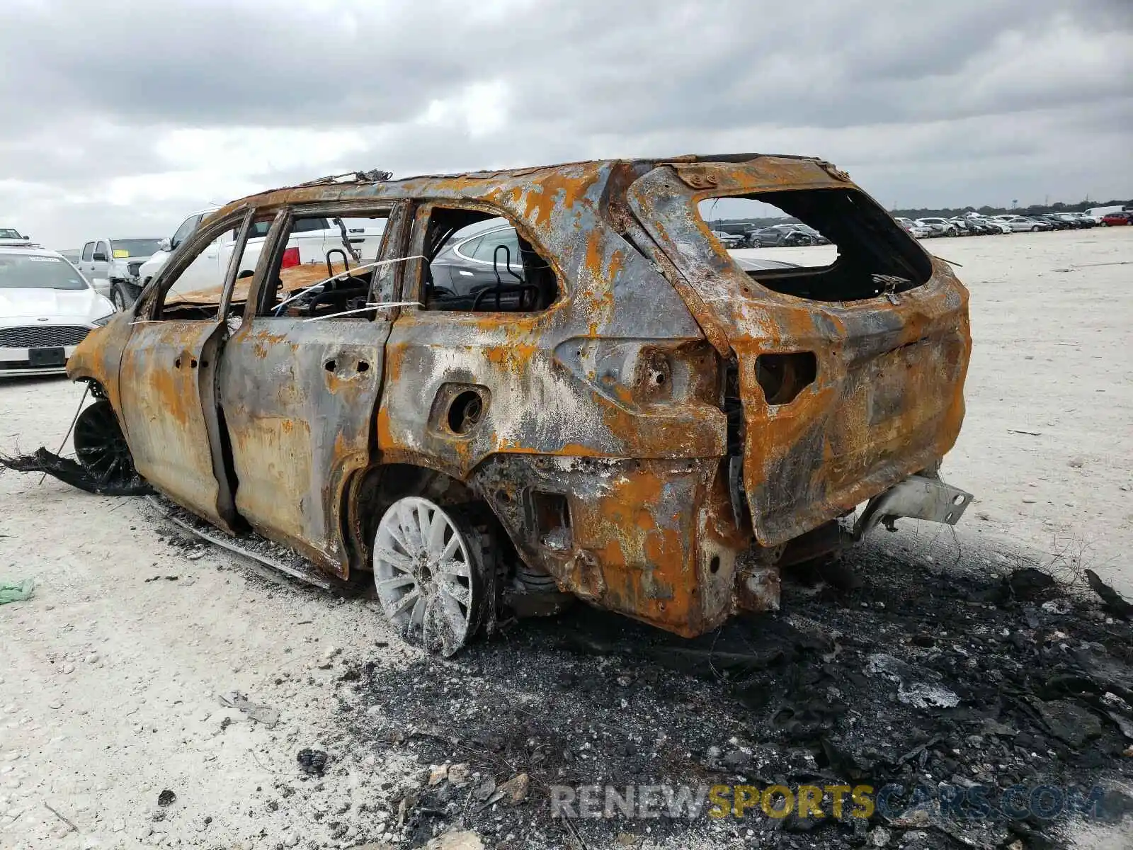 3 Photograph of a damaged car 5TDJGRFHXKS076374 TOYOTA HIGHLANDER 2019