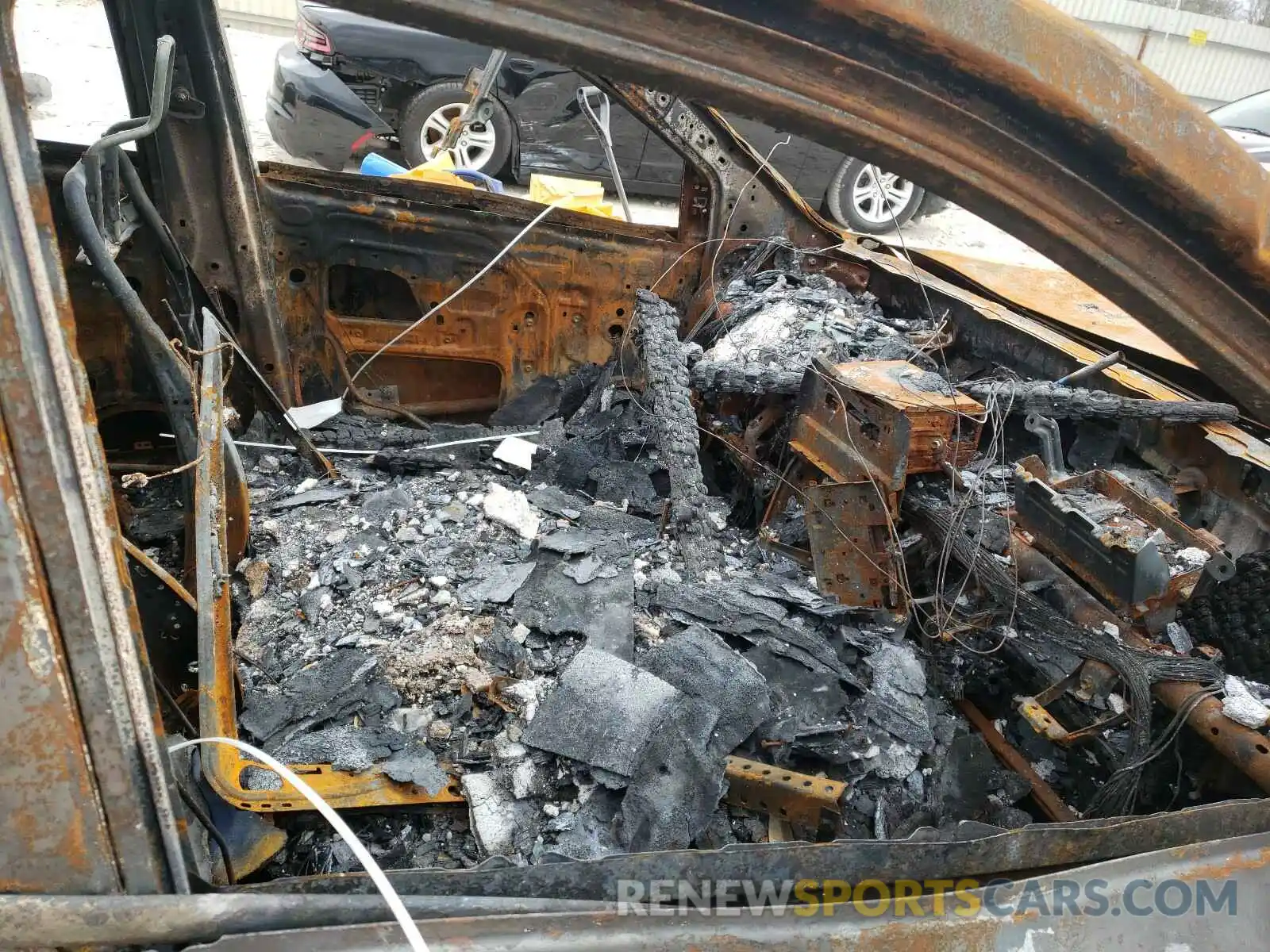 5 Photograph of a damaged car 5TDJGRFHXKS076374 TOYOTA HIGHLANDER 2019
