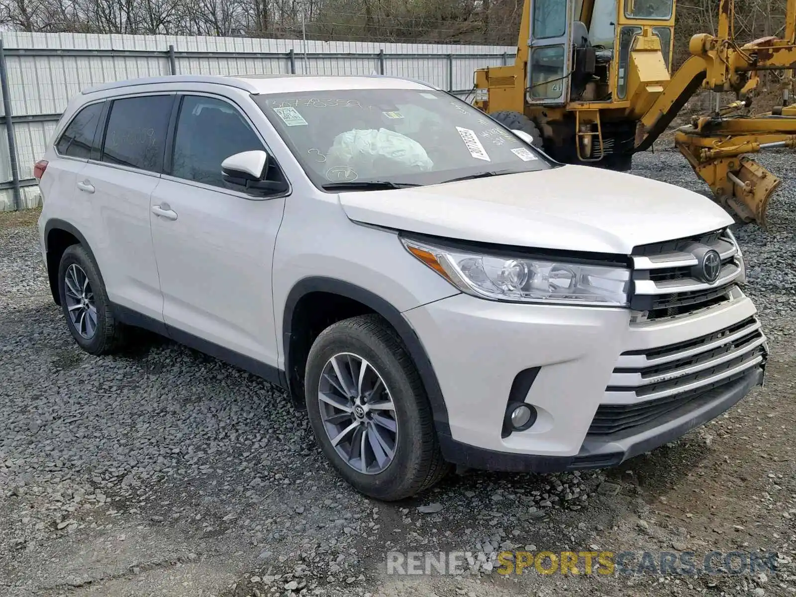 1 Photograph of a damaged car 5TDJZRFH0KS564551 TOYOTA HIGHLANDER 2019