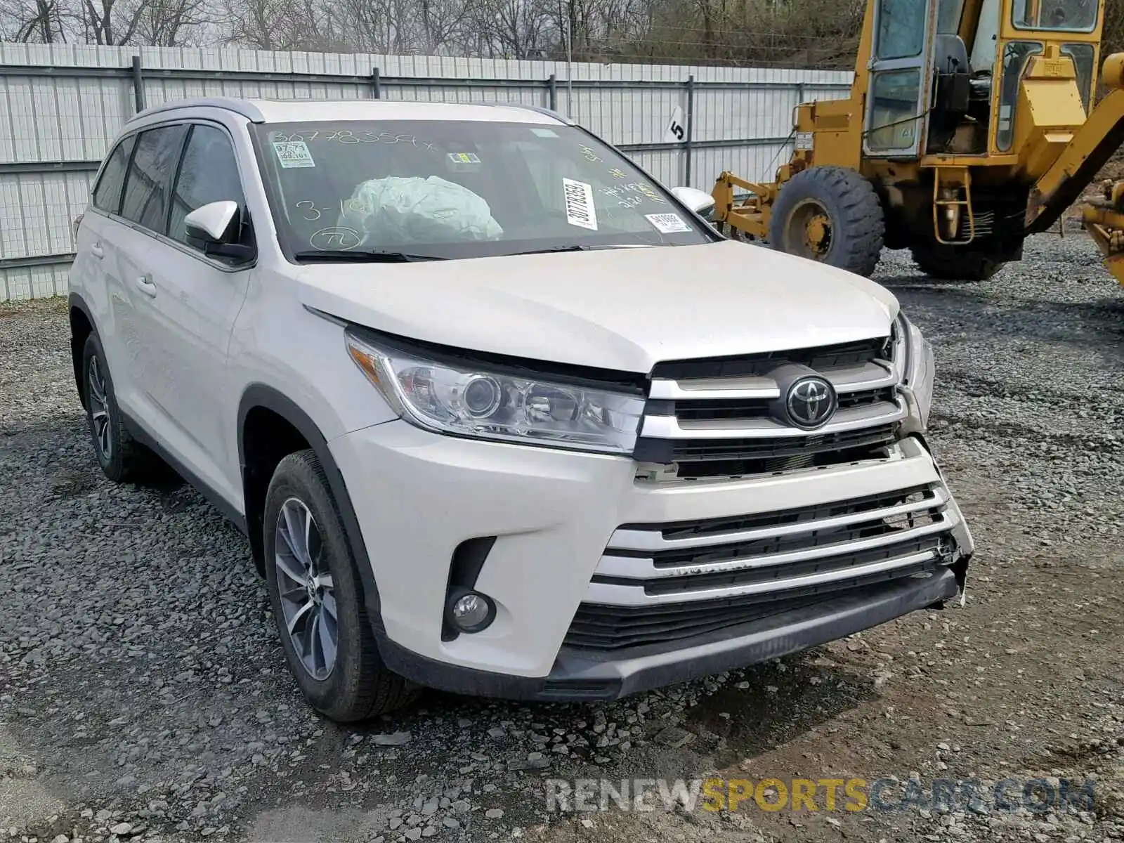 10 Photograph of a damaged car 5TDJZRFH0KS564551 TOYOTA HIGHLANDER 2019