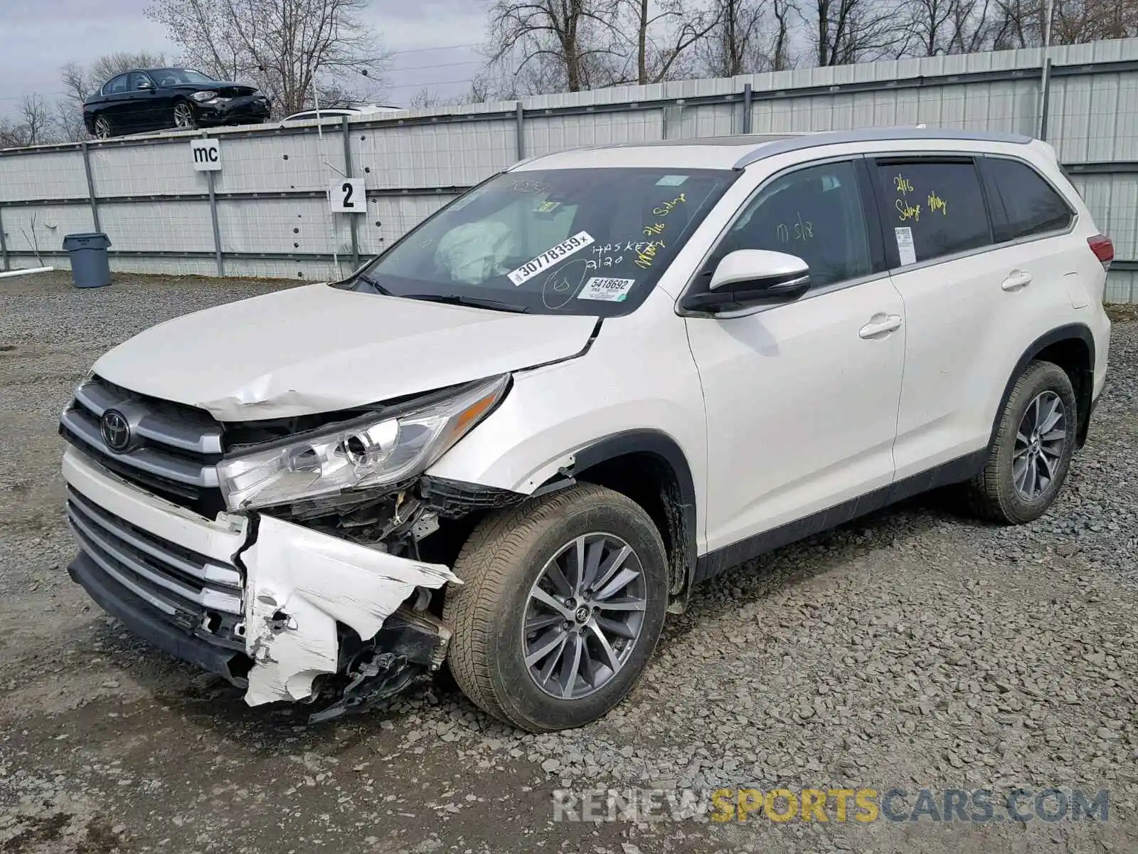 2 Photograph of a damaged car 5TDJZRFH0KS564551 TOYOTA HIGHLANDER 2019