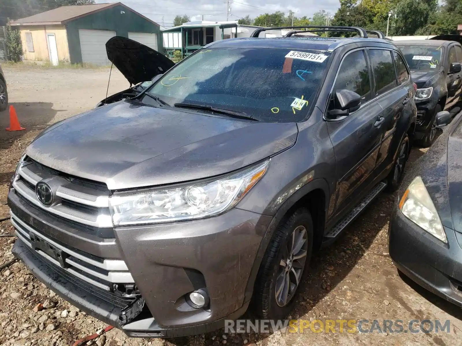 2 Photograph of a damaged car 5TDJZRFH0KS564615 TOYOTA HIGHLANDER 2019