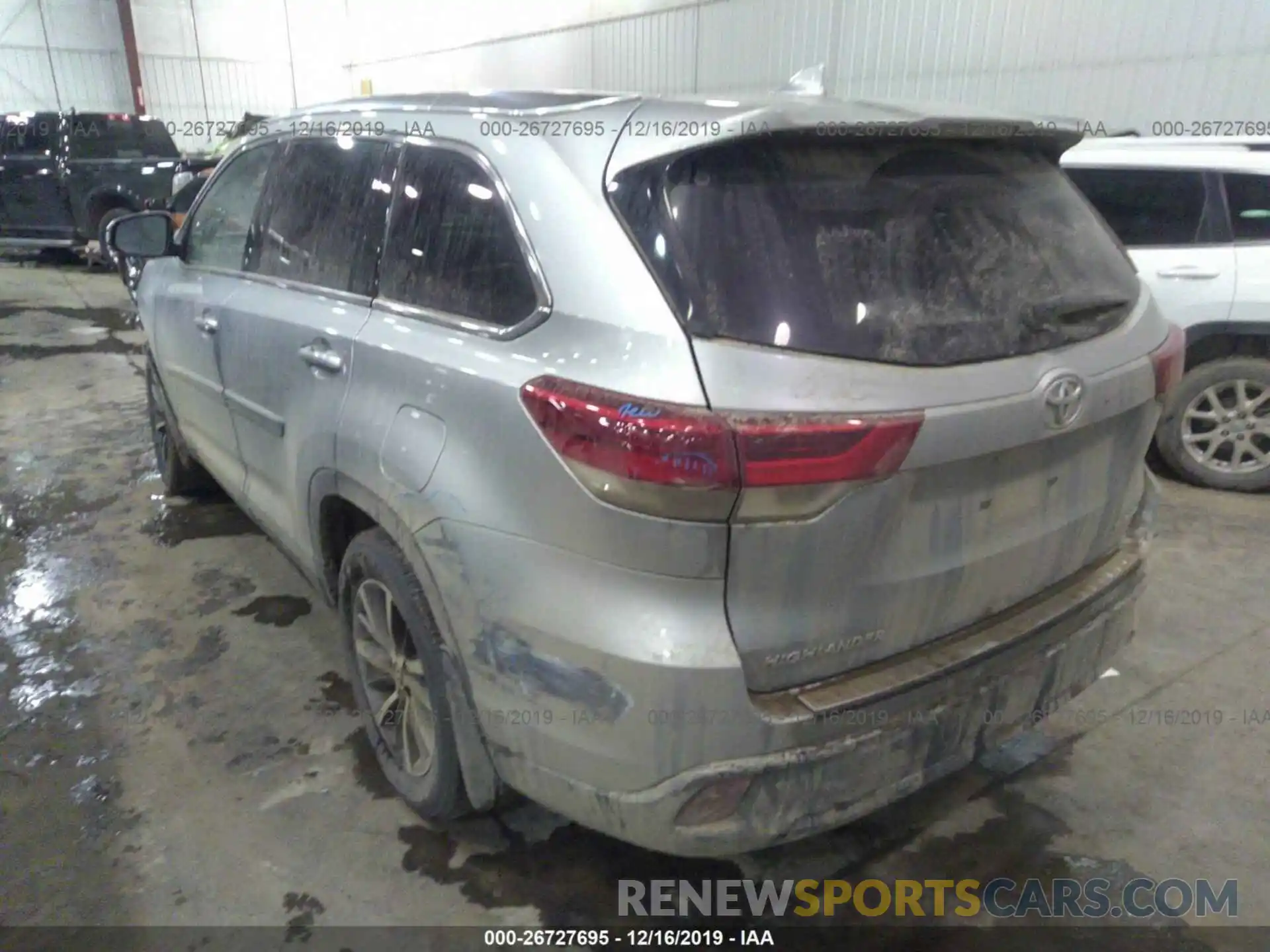 3 Photograph of a damaged car 5TDJZRFH0KS565103 TOYOTA HIGHLANDER 2019