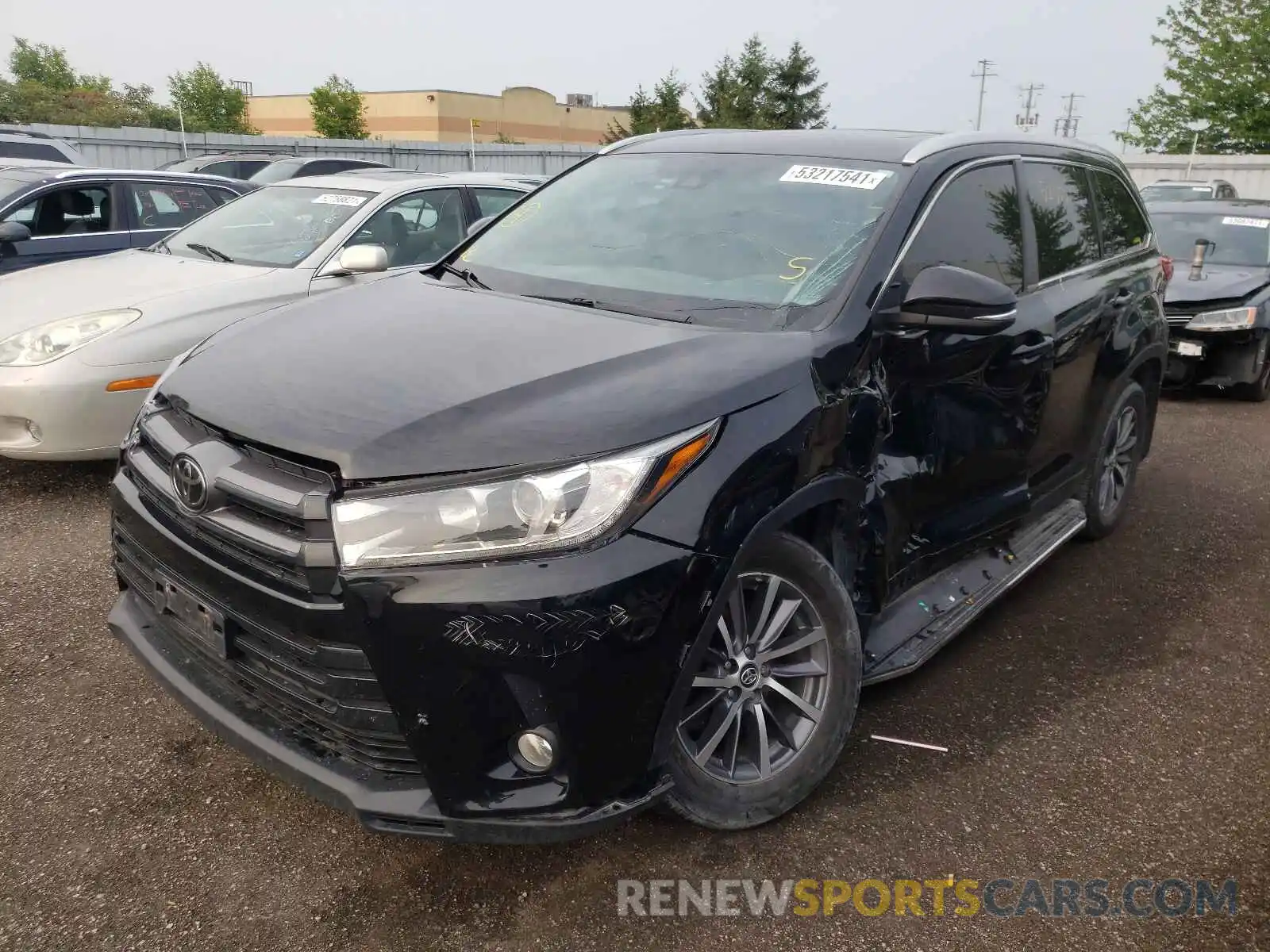 2 Photograph of a damaged car 5TDJZRFH0KS565408 TOYOTA HIGHLANDER 2019