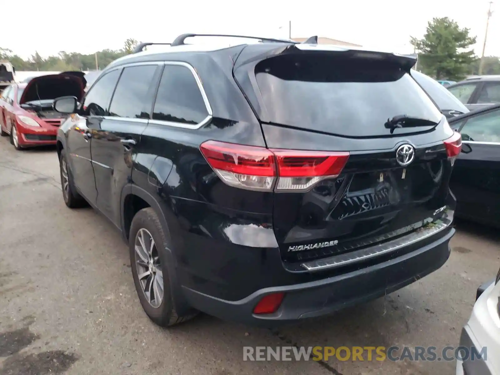 3 Photograph of a damaged car 5TDJZRFH0KS565960 TOYOTA HIGHLANDER 2019