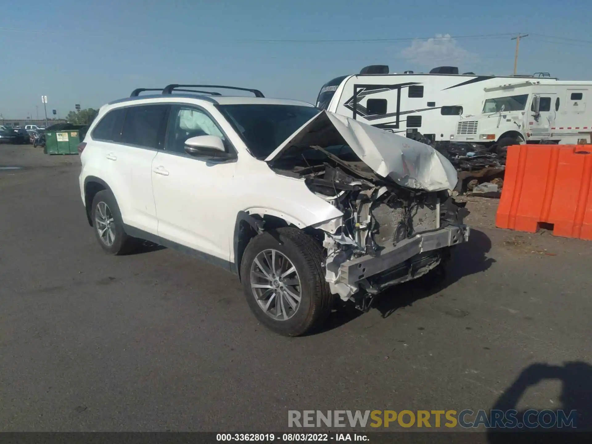 1 Photograph of a damaged car 5TDJZRFH0KS568342 TOYOTA HIGHLANDER 2019