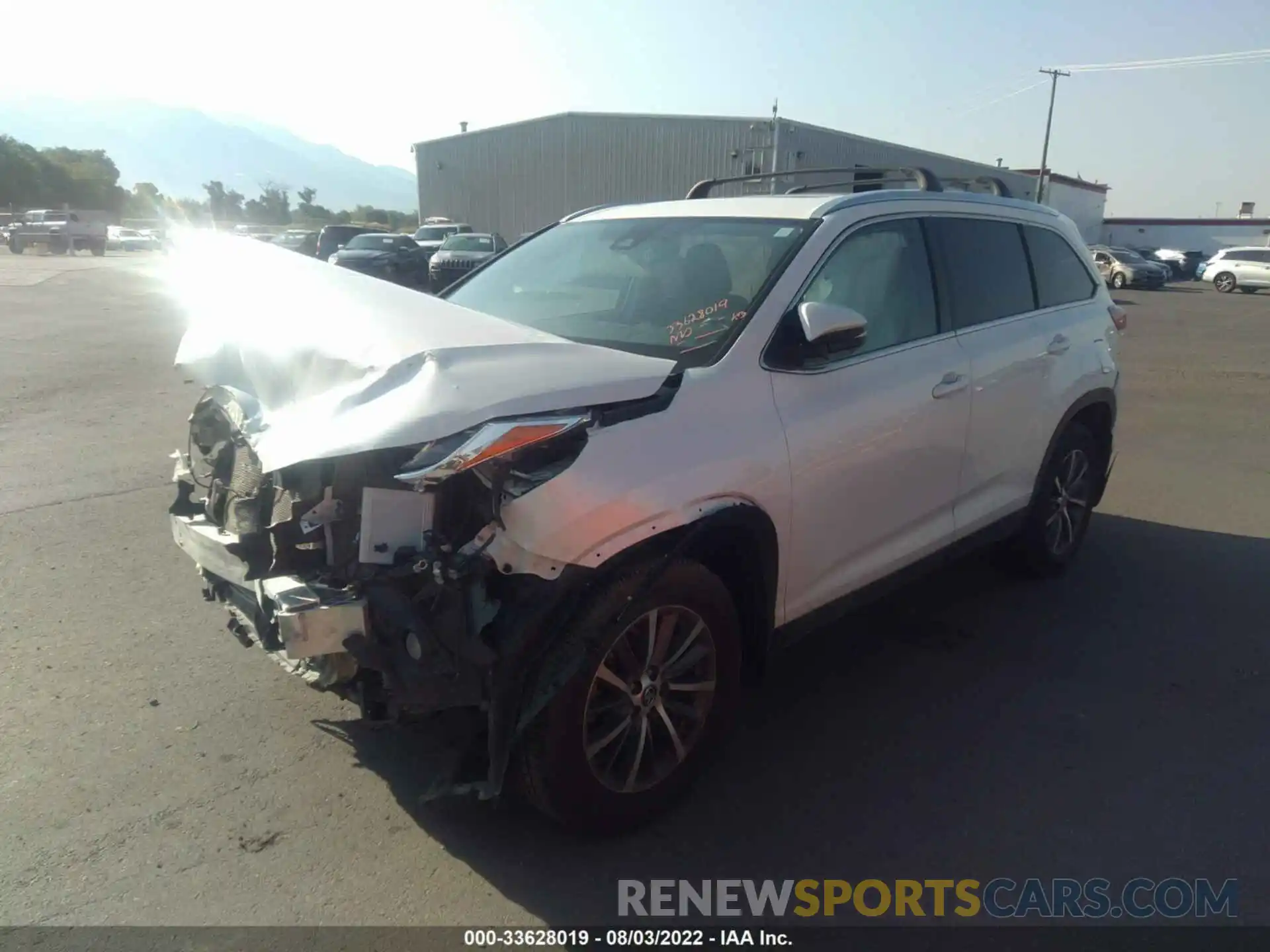 2 Photograph of a damaged car 5TDJZRFH0KS568342 TOYOTA HIGHLANDER 2019