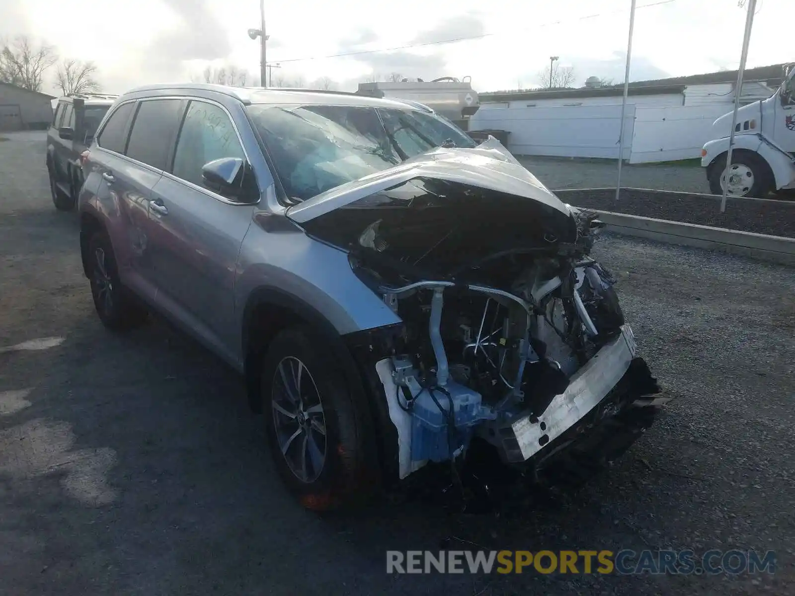 1 Photograph of a damaged car 5TDJZRFH0KS569863 TOYOTA HIGHLANDER 2019