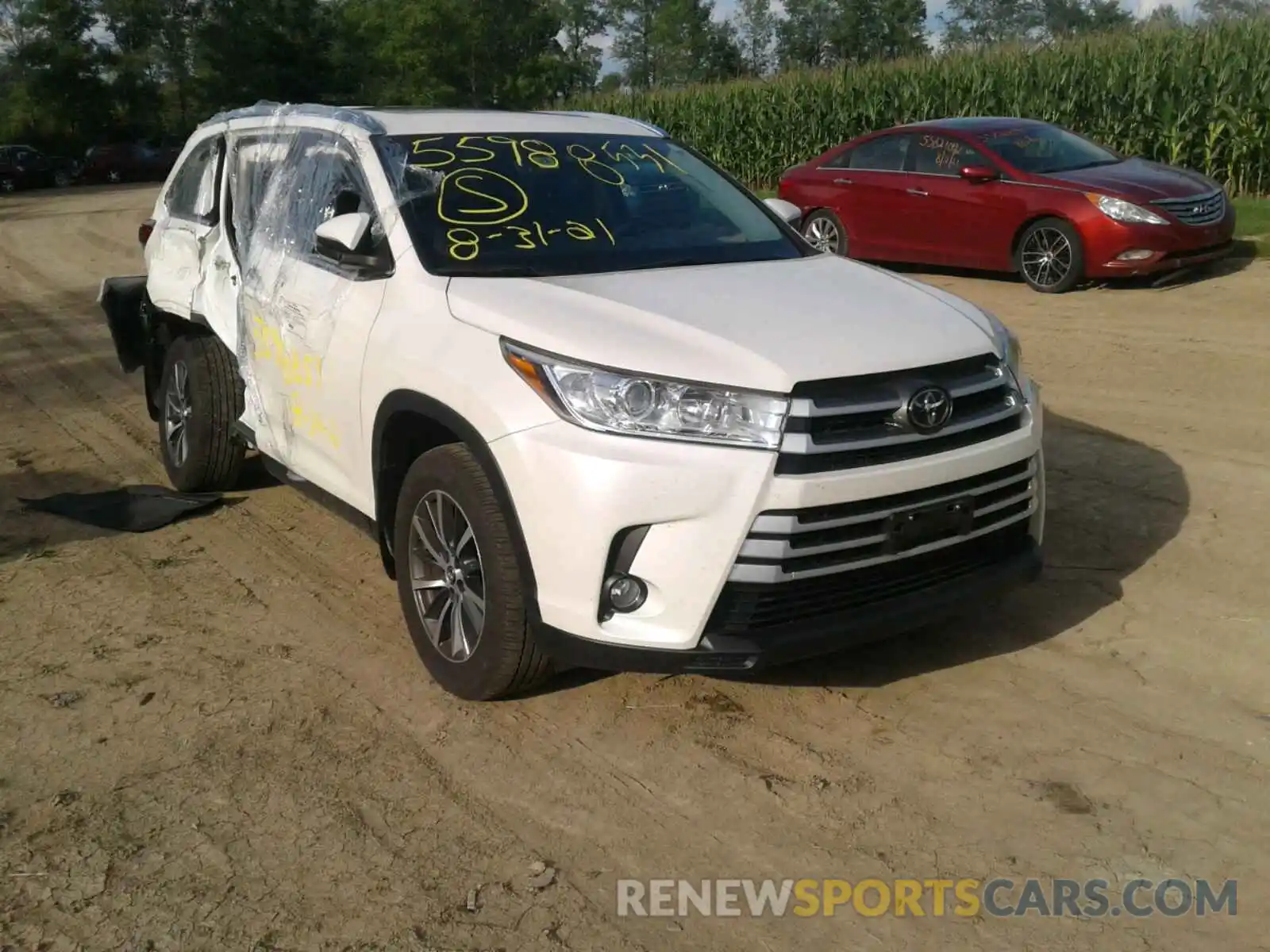 1 Photograph of a damaged car 5TDJZRFH0KS570009 TOYOTA HIGHLANDER 2019