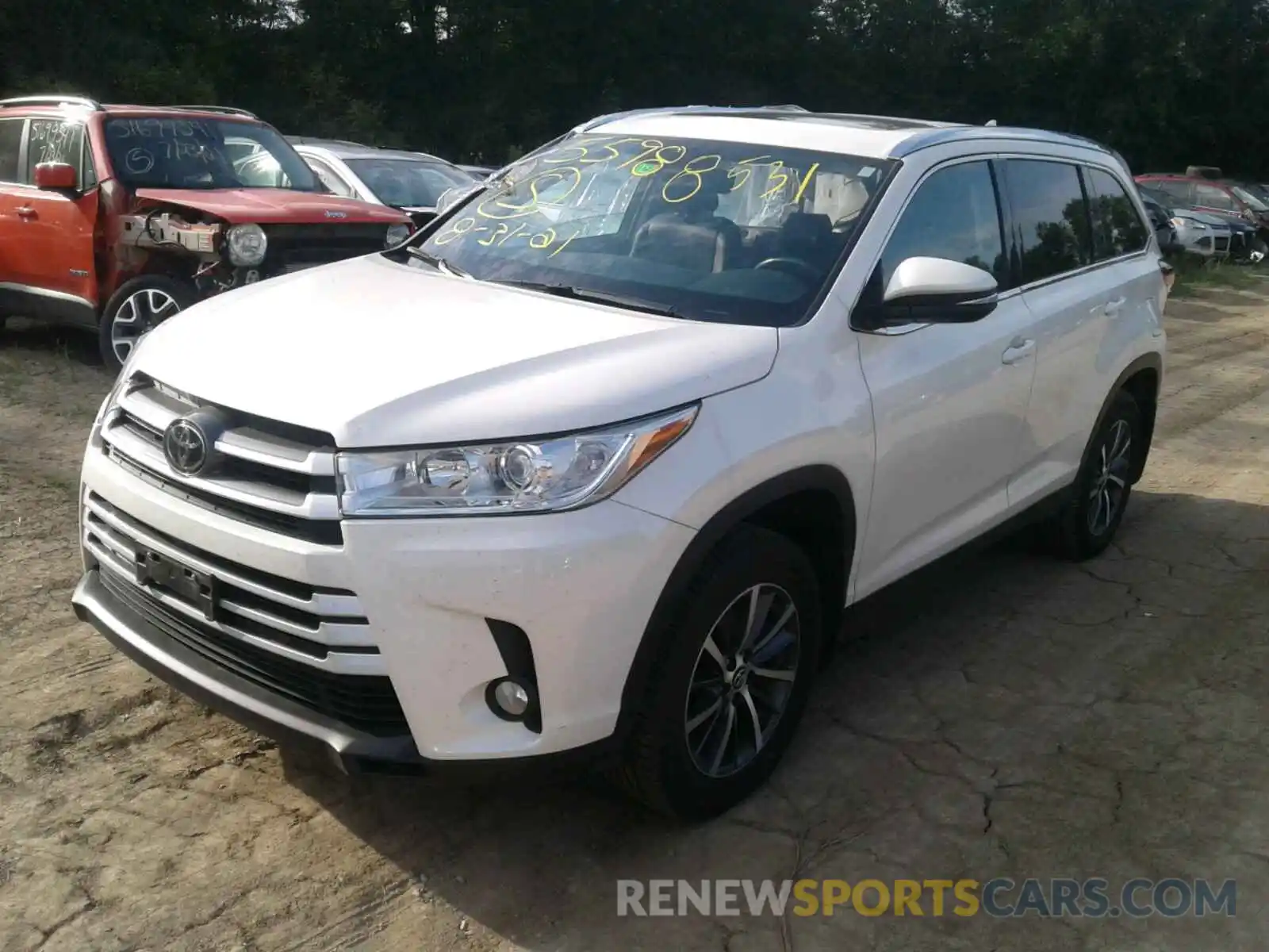 2 Photograph of a damaged car 5TDJZRFH0KS570009 TOYOTA HIGHLANDER 2019