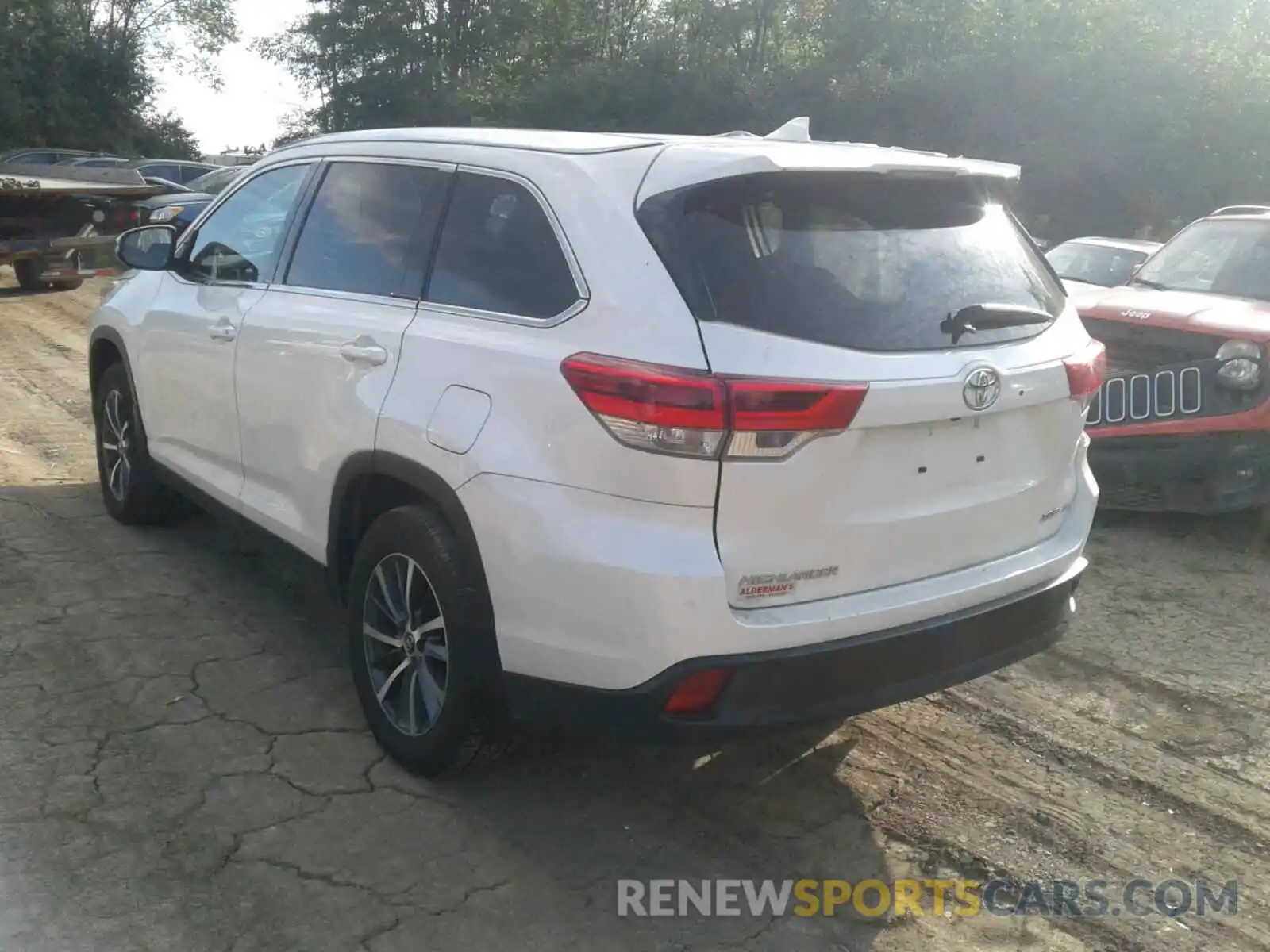 3 Photograph of a damaged car 5TDJZRFH0KS570009 TOYOTA HIGHLANDER 2019