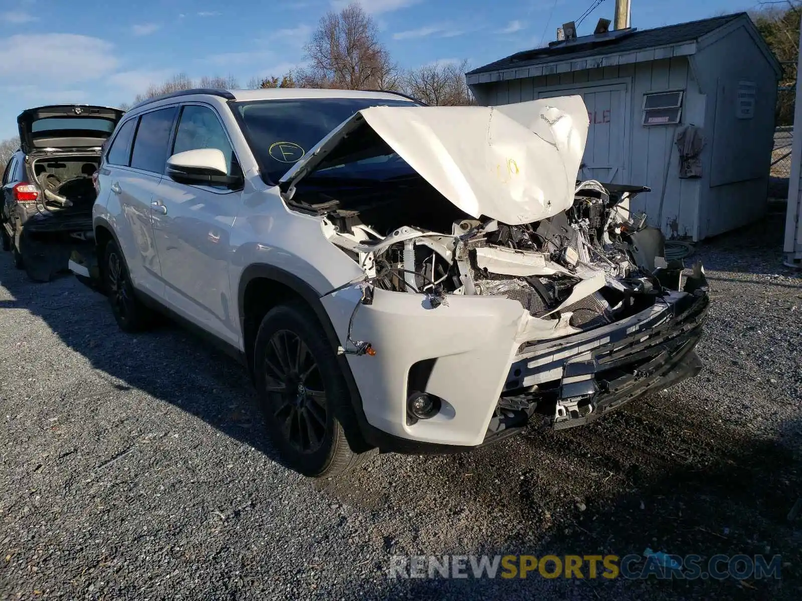 1 Photograph of a damaged car 5TDJZRFH0KS570690 TOYOTA HIGHLANDER 2019