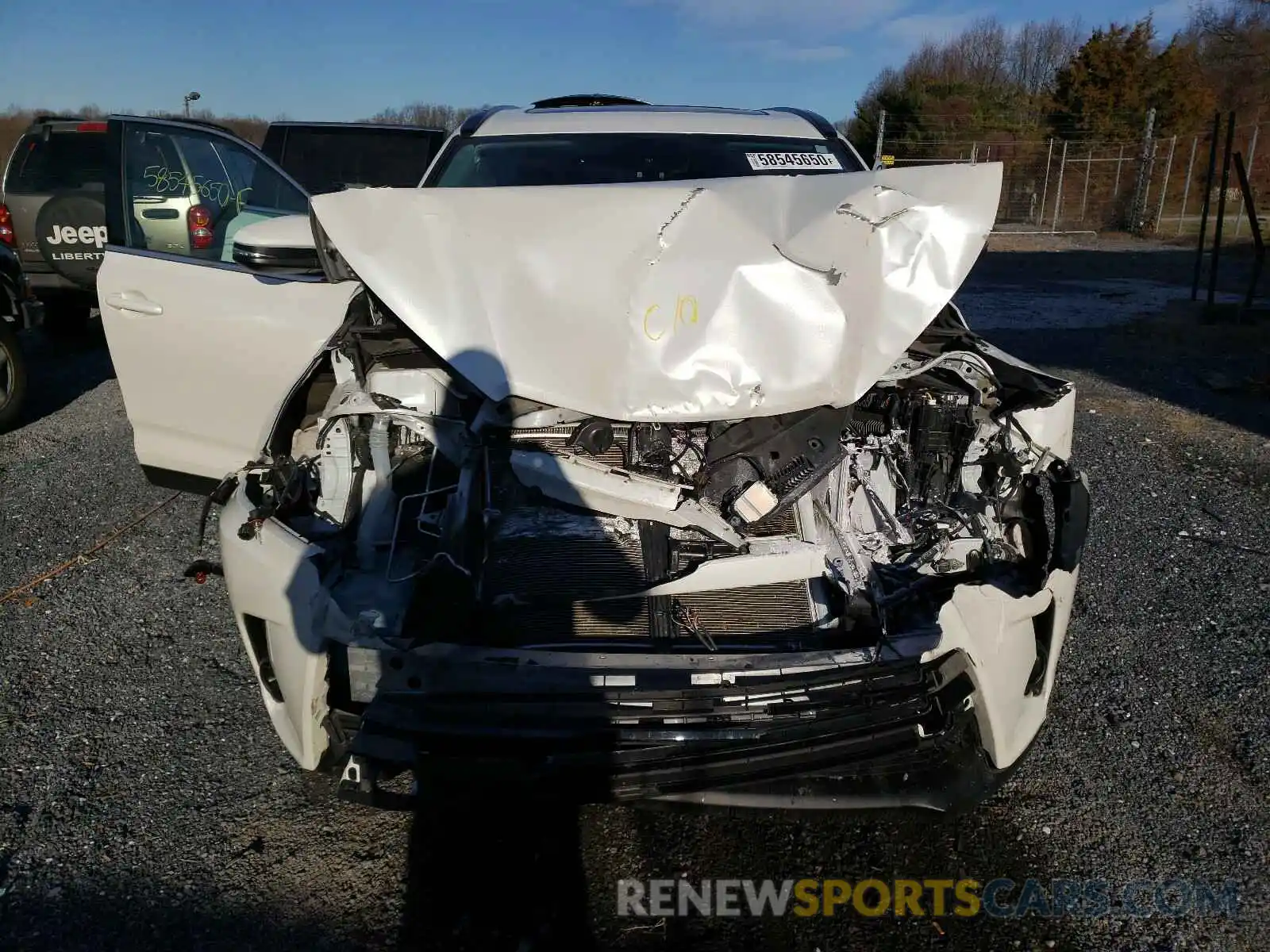 7 Photograph of a damaged car 5TDJZRFH0KS570690 TOYOTA HIGHLANDER 2019