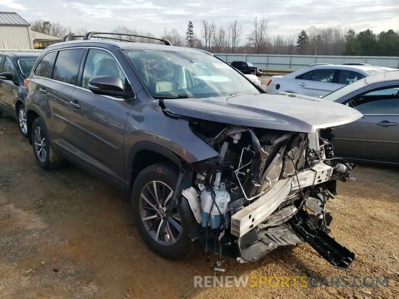 1 Photograph of a damaged car 5TDJZRFH0KS571127 TOYOTA HIGHLANDER 2019