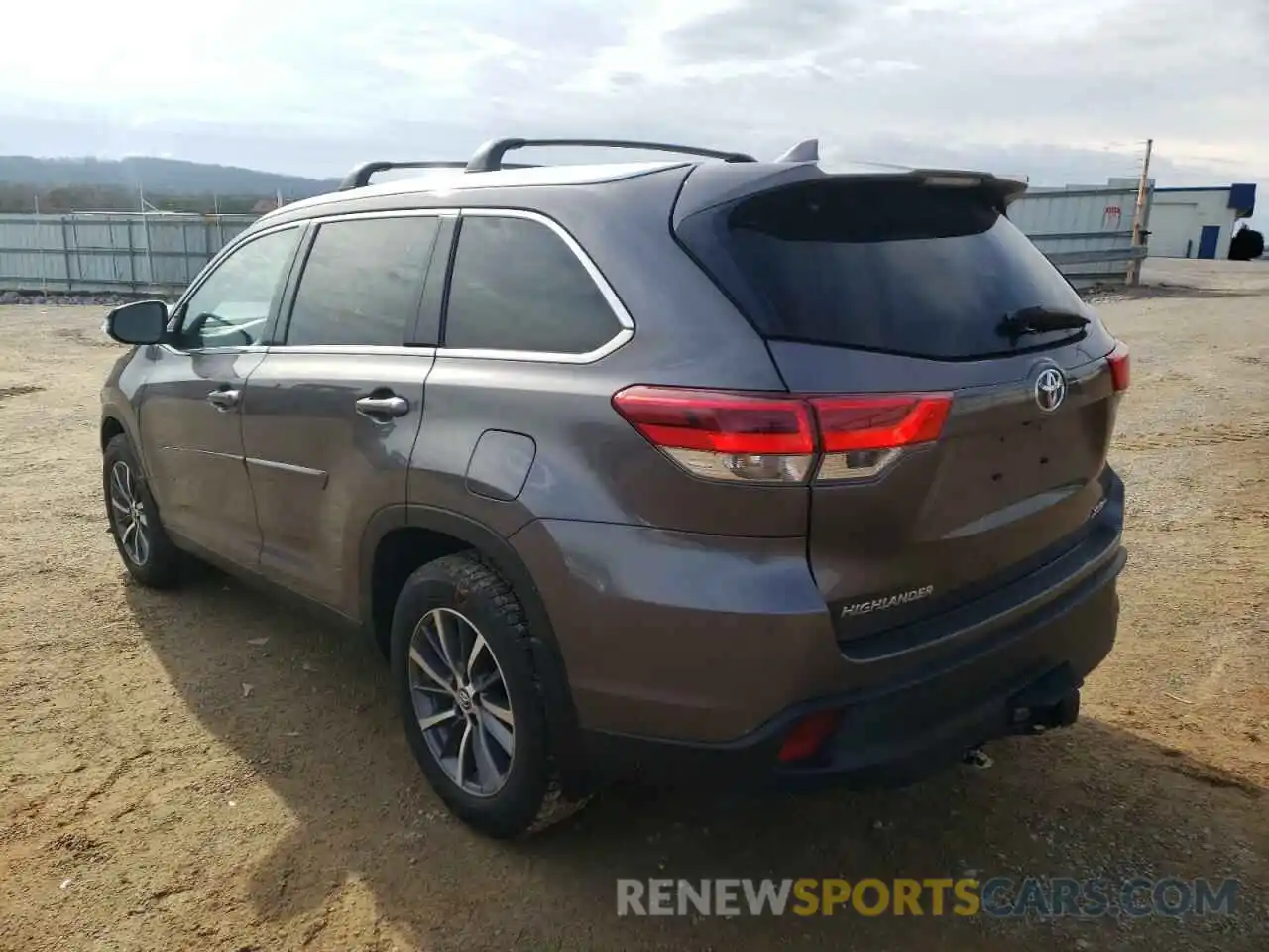 3 Photograph of a damaged car 5TDJZRFH0KS571127 TOYOTA HIGHLANDER 2019