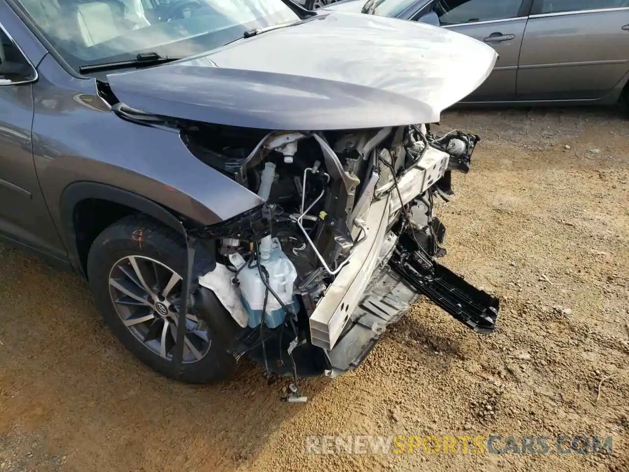 9 Photograph of a damaged car 5TDJZRFH0KS571127 TOYOTA HIGHLANDER 2019