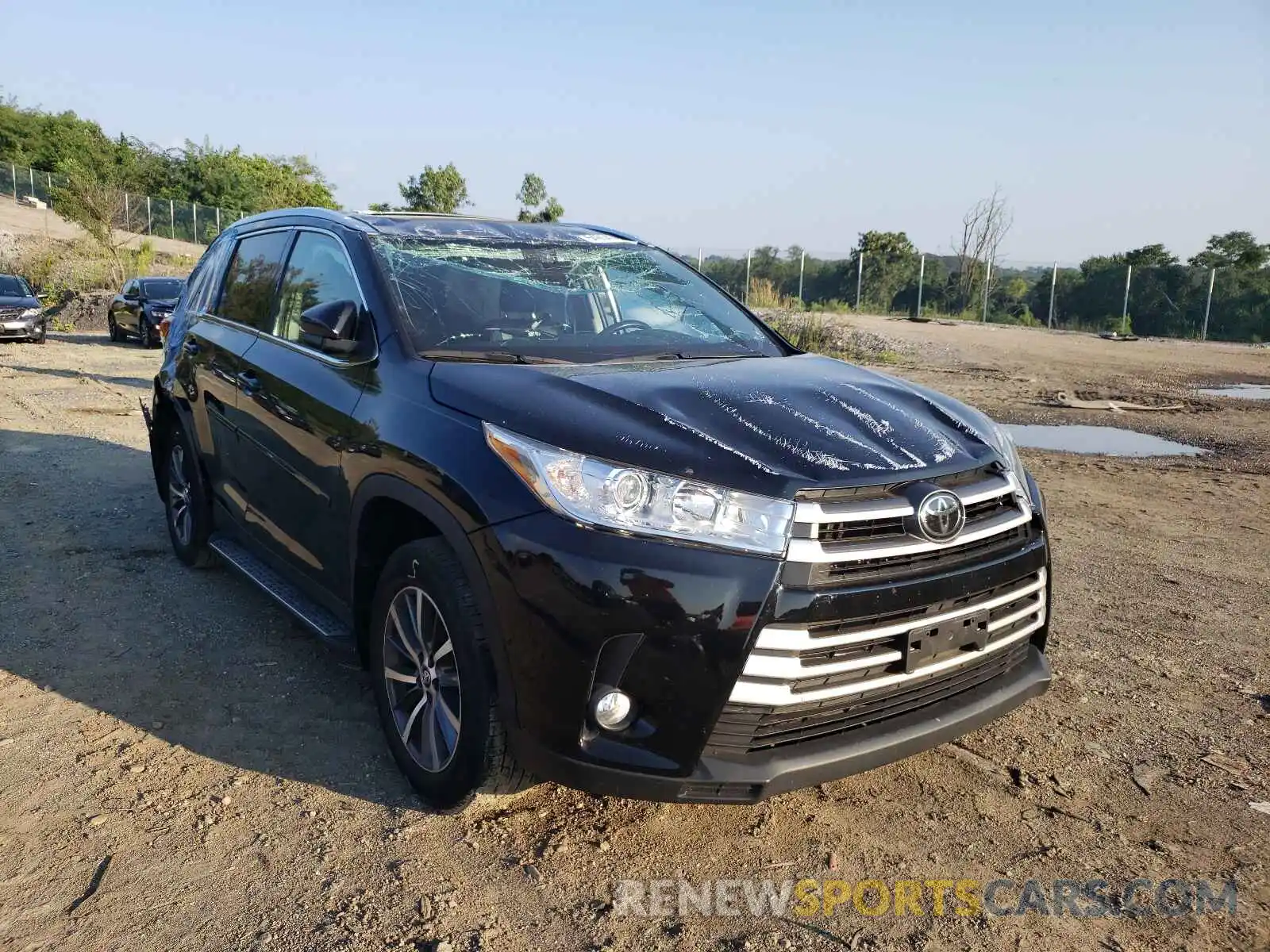 1 Фотография поврежденного автомобиля 5TDJZRFH0KS572049 TOYOTA HIGHLANDER 2019