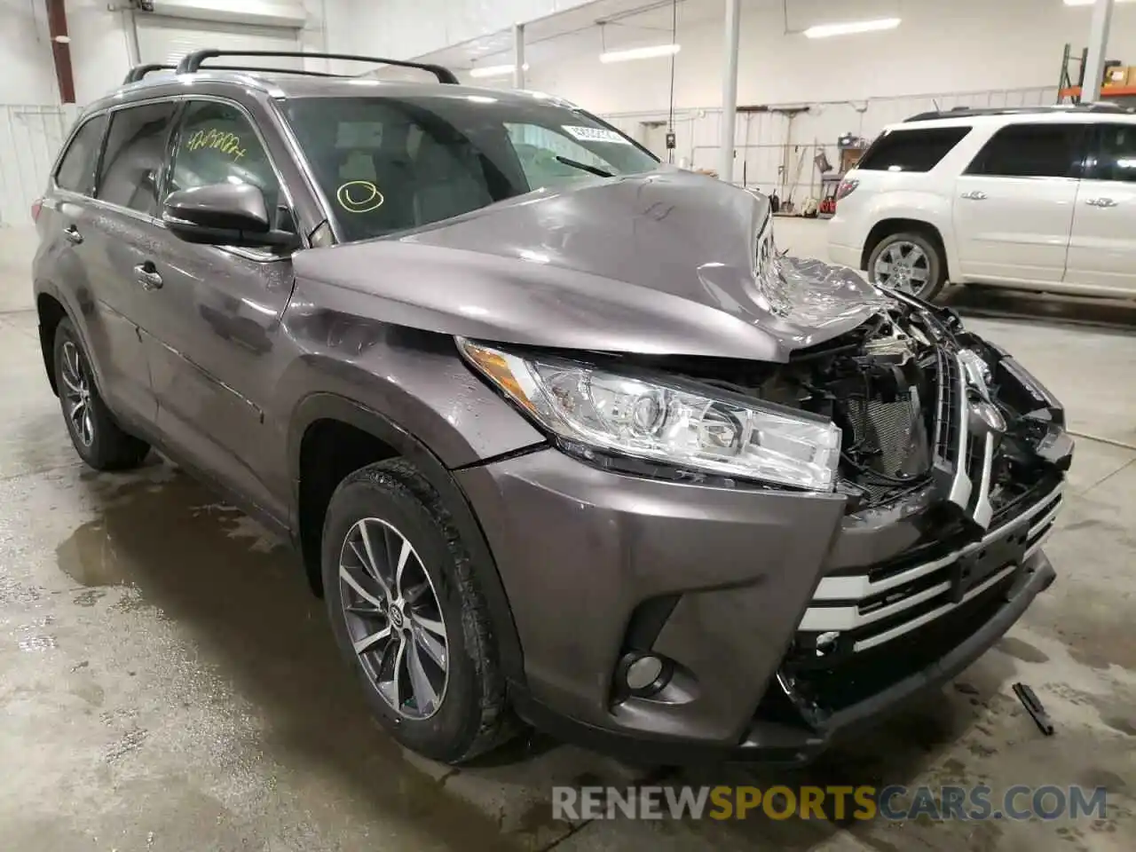 1 Фотография поврежденного автомобиля 5TDJZRFH0KS573976 TOYOTA HIGHLANDER 2019