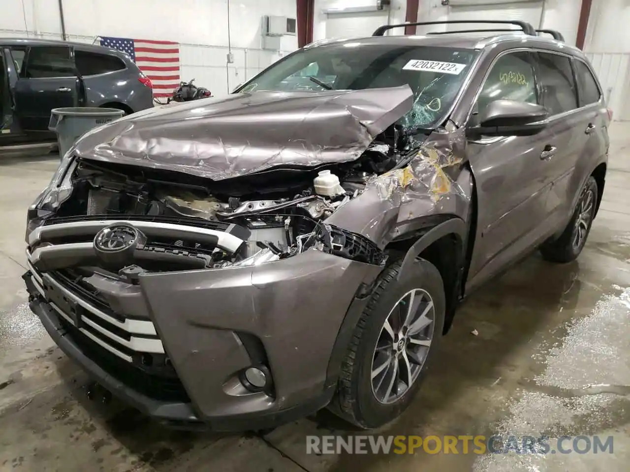 2 Photograph of a damaged car 5TDJZRFH0KS573976 TOYOTA HIGHLANDER 2019