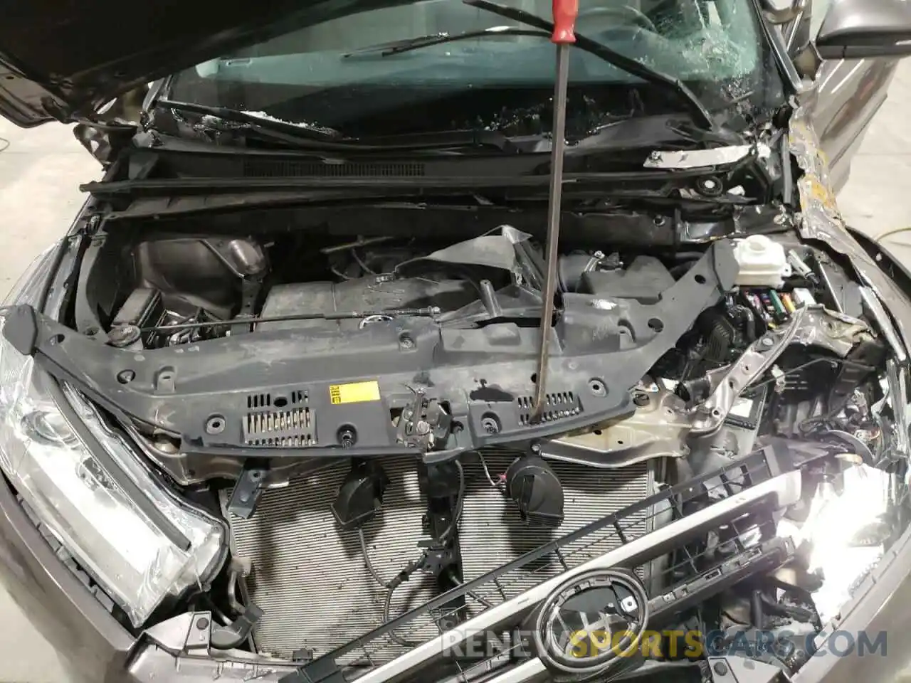 7 Photograph of a damaged car 5TDJZRFH0KS573976 TOYOTA HIGHLANDER 2019